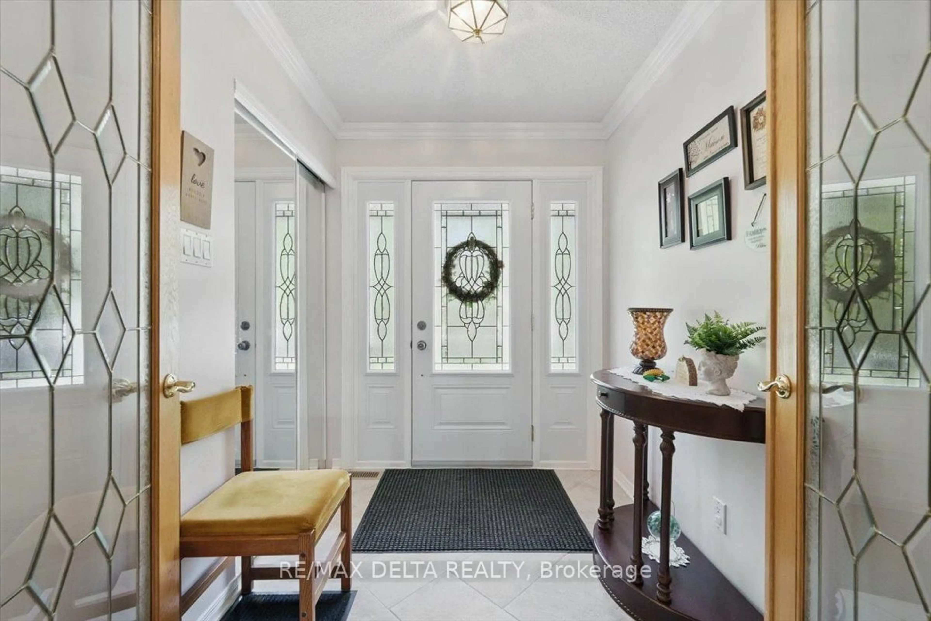 Indoor entryway for 1800 Tucker Rd, Clarence-Rockland Ontario K4K 1K7