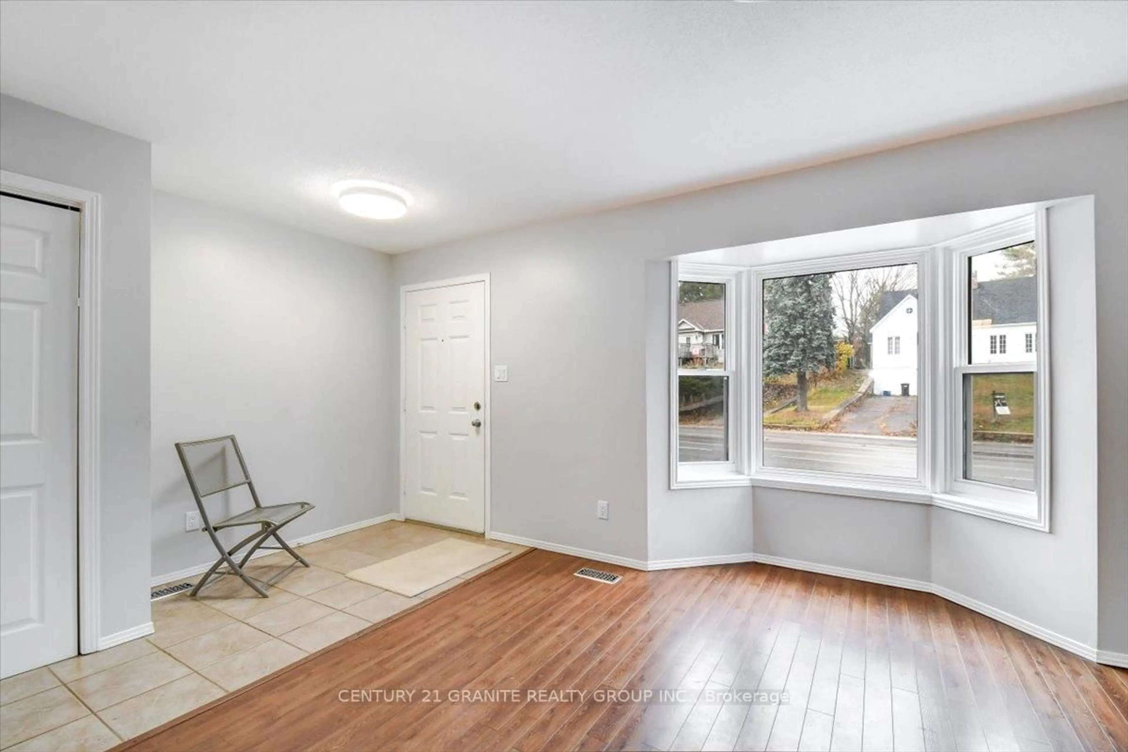 Indoor entryway for 11 Monck St, Bancroft Ontario K0L 1C0