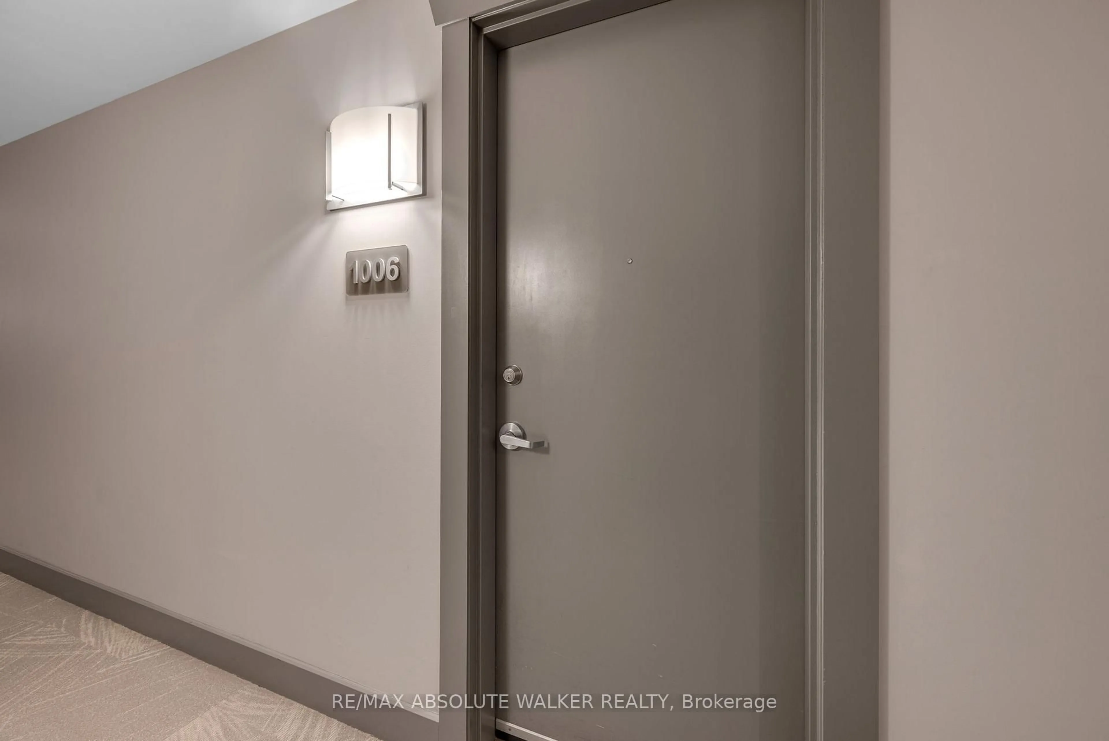 Indoor entryway for 7 Marquette Ave #1006, Ottawa Ontario K1L 8A7