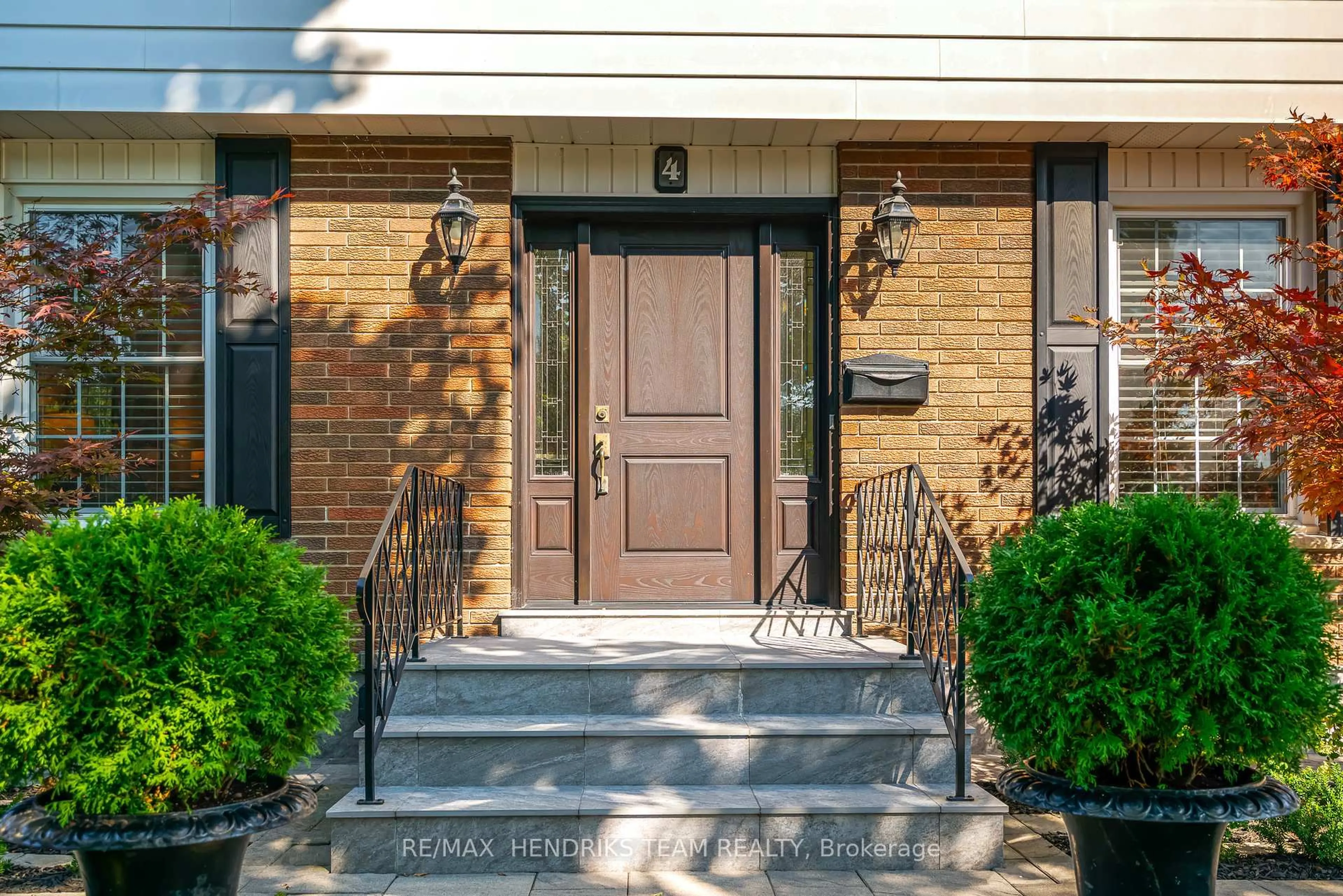 Unknown for 4 Upper Canada Dr, St. Catharines Ontario L2N 3H4