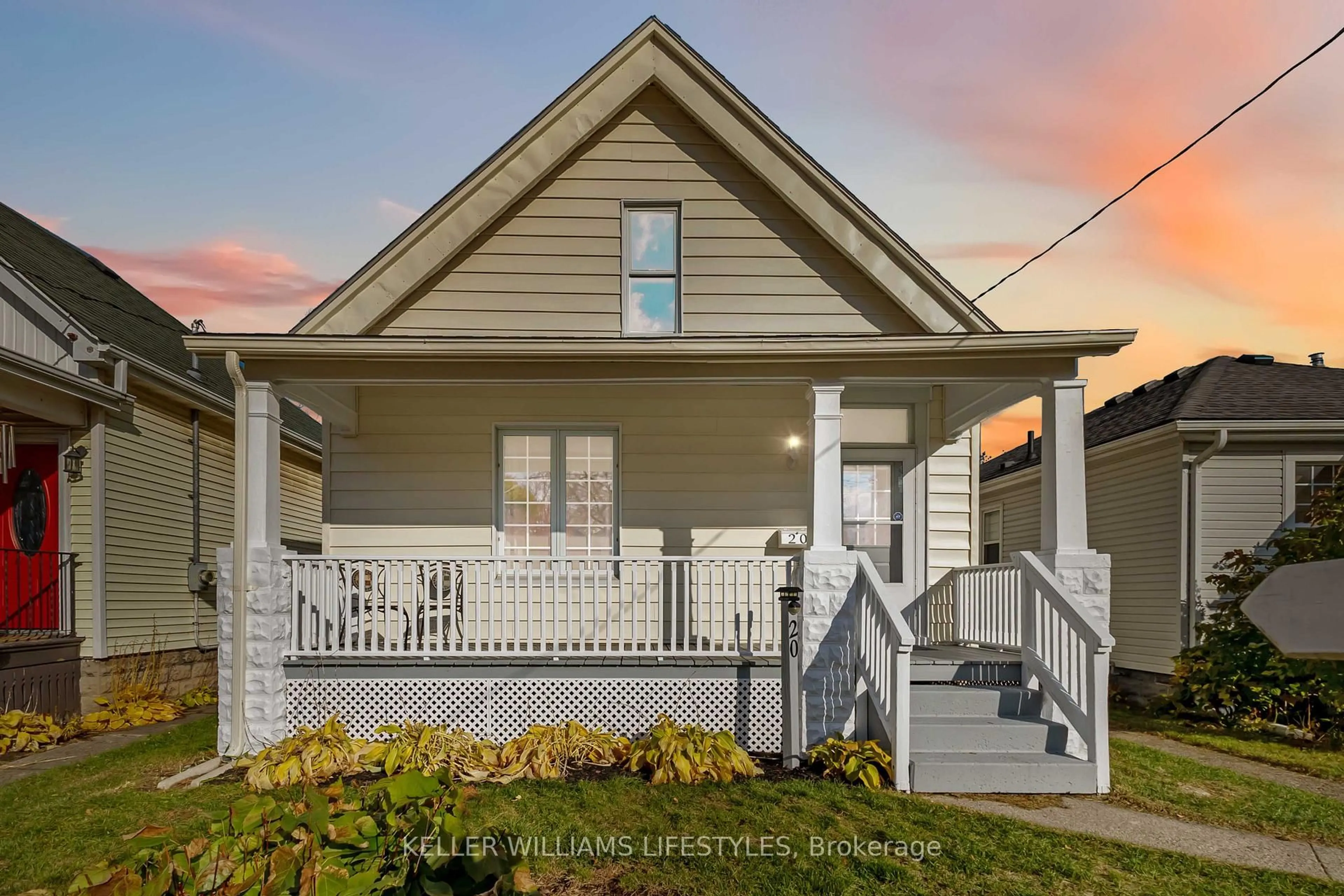 Home with vinyl exterior material, street for 20 Glenwood Ave, London East Ontario N5Z 2P8