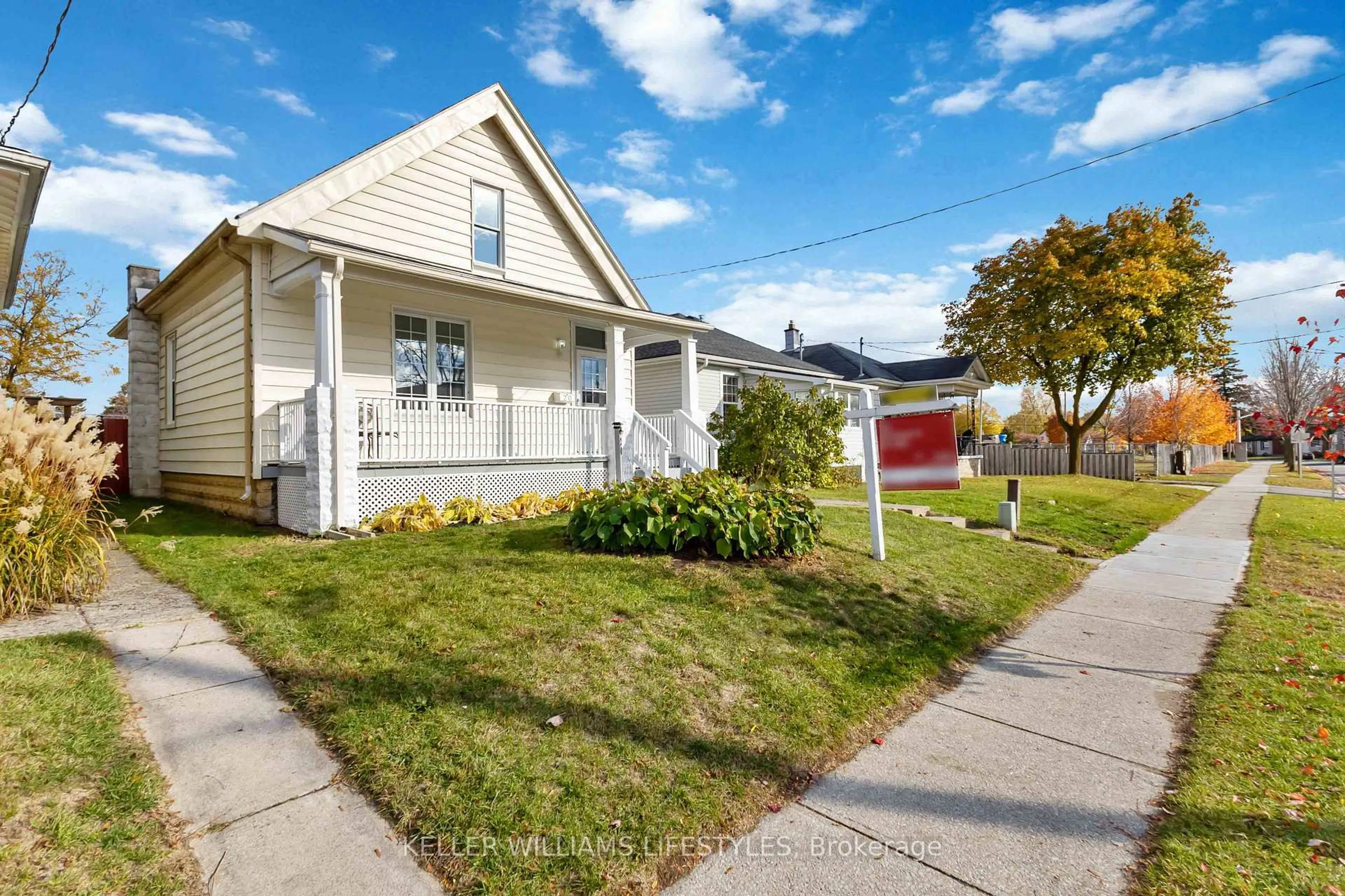 Home with vinyl exterior material, street for 20 Glenwood Ave, London East Ontario N5Z 2P8