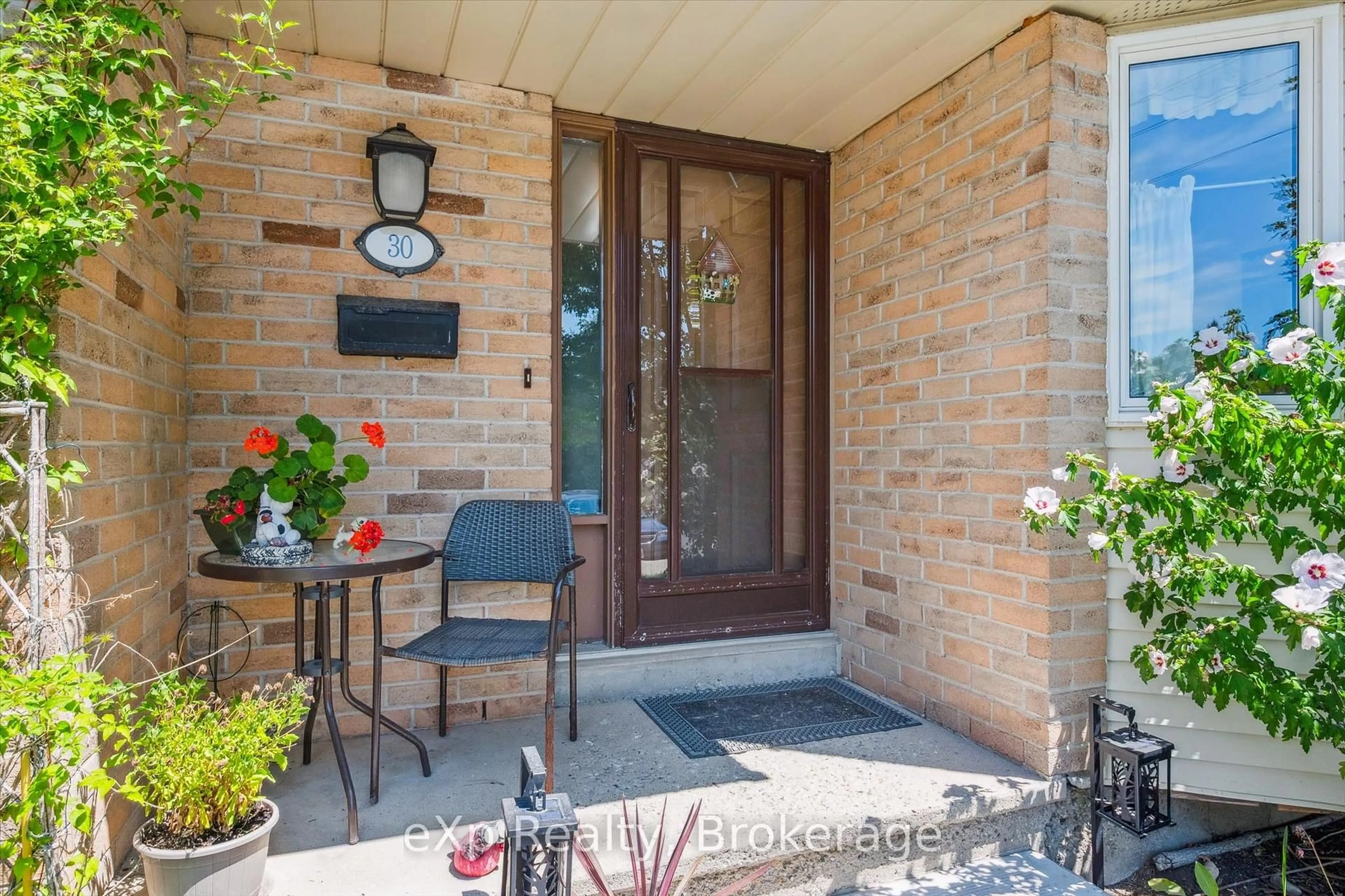 Indoor entryway for 40 Silvercreek Pkwy #30, Guelph Ontario N1H 7X5