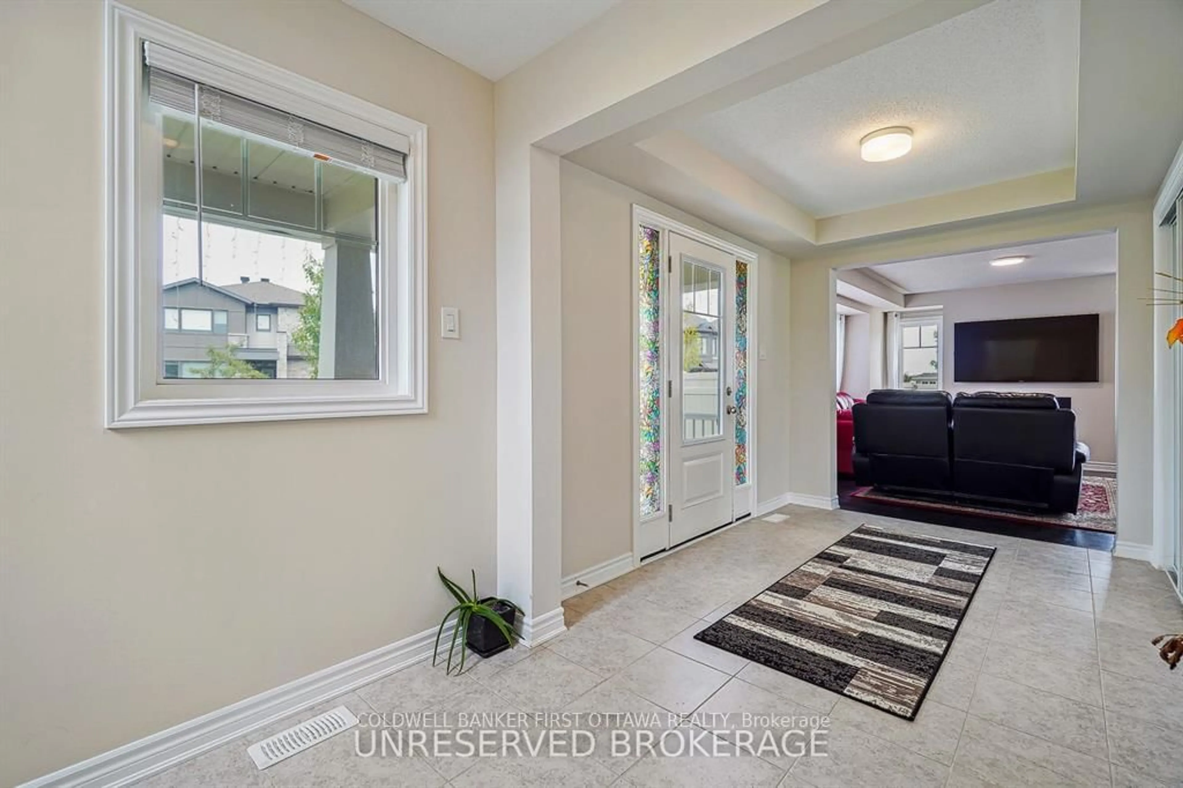 Indoor entryway for 101 Reliance Rdge, Ottawa Ontario K2V 0R4