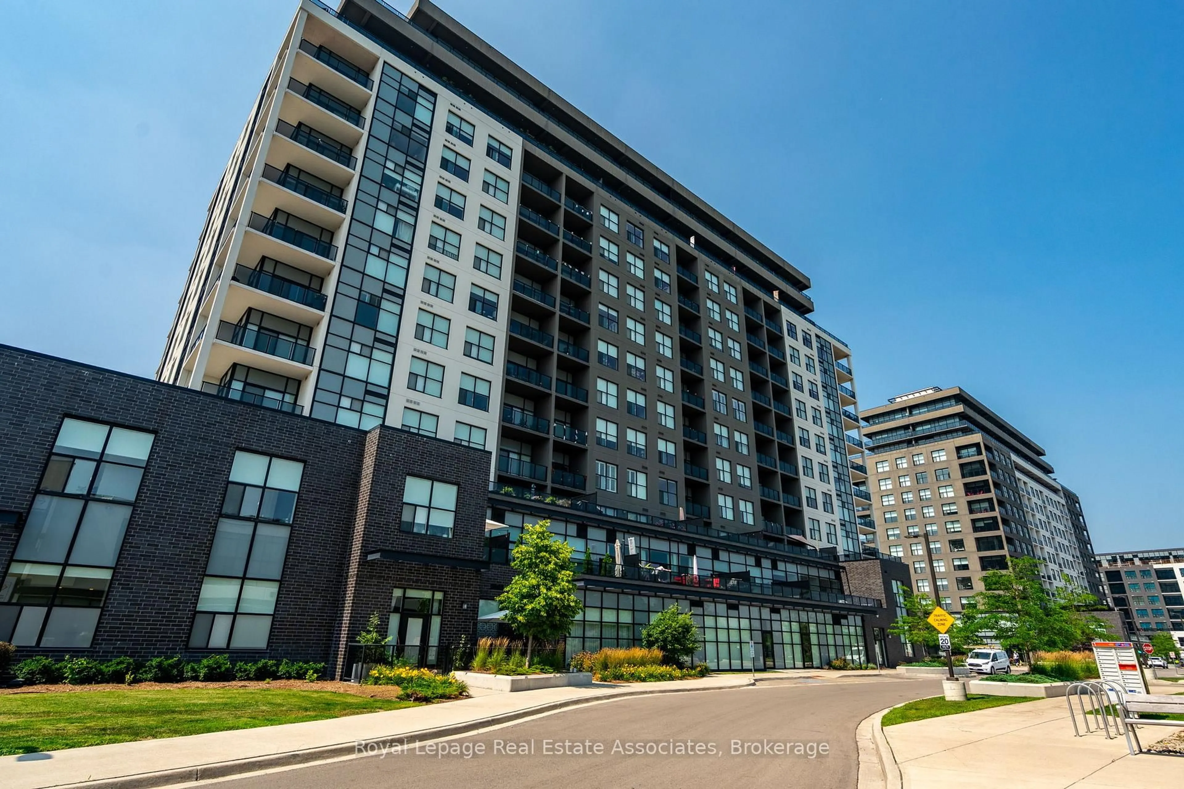 Unknown for 1878 Gordon St #814, Guelph Ontario N1L 0P4