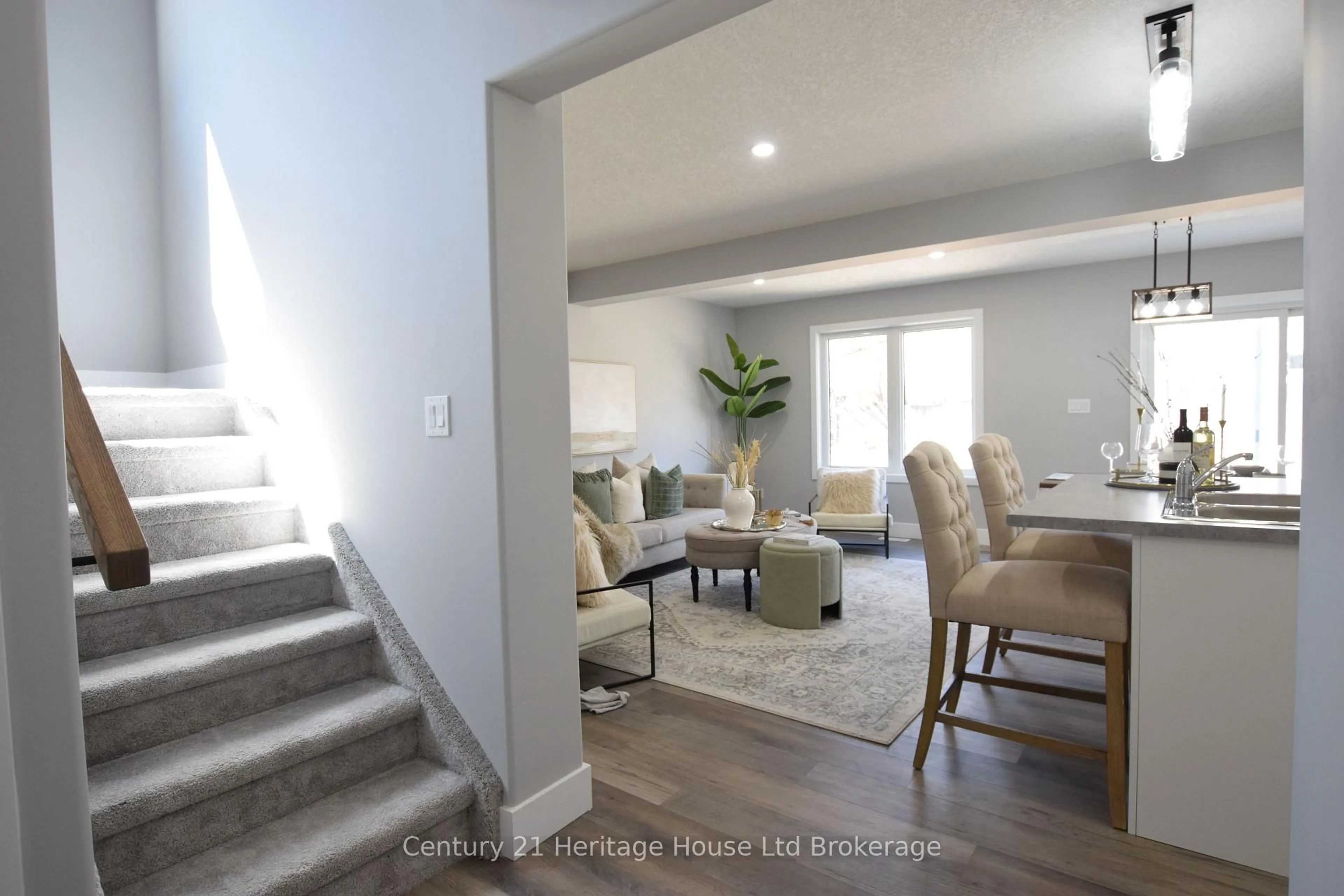 Living room with furniture, unknown for 303 Simcoe St, Woodstock Ontario N4S 1J1