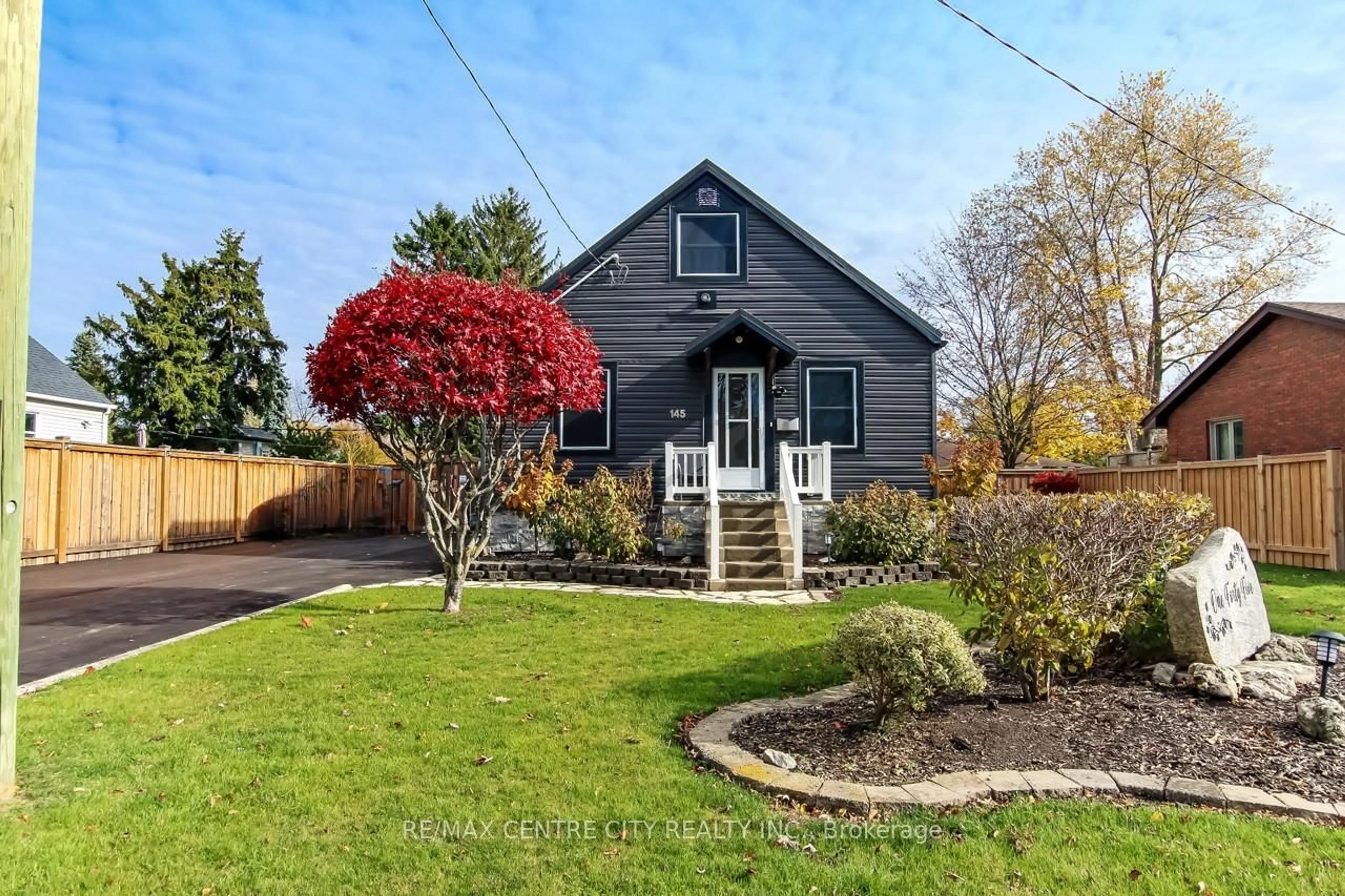 Home with vinyl exterior material, street for 145 Hughes St, St. Thomas Ontario N5P 2Z4