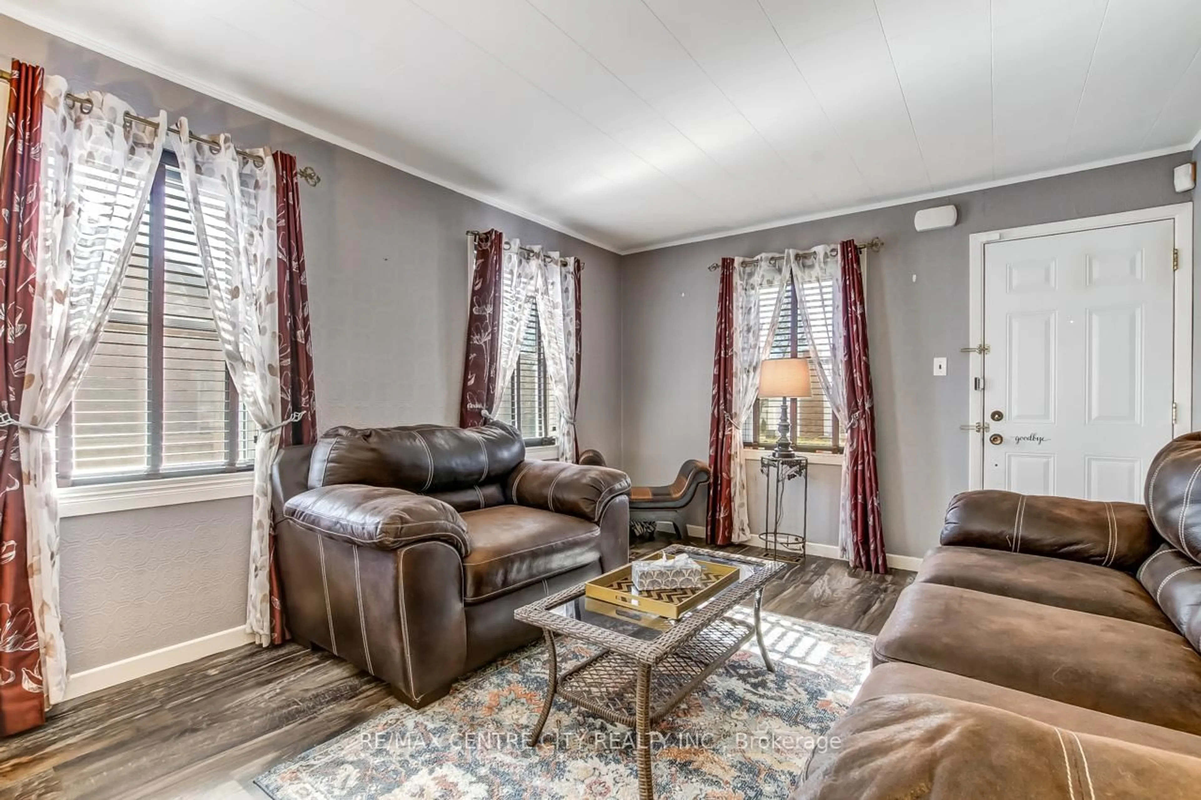 Living room with furniture, unknown for 145 Hughes St, St. Thomas Ontario N5P 2Z4