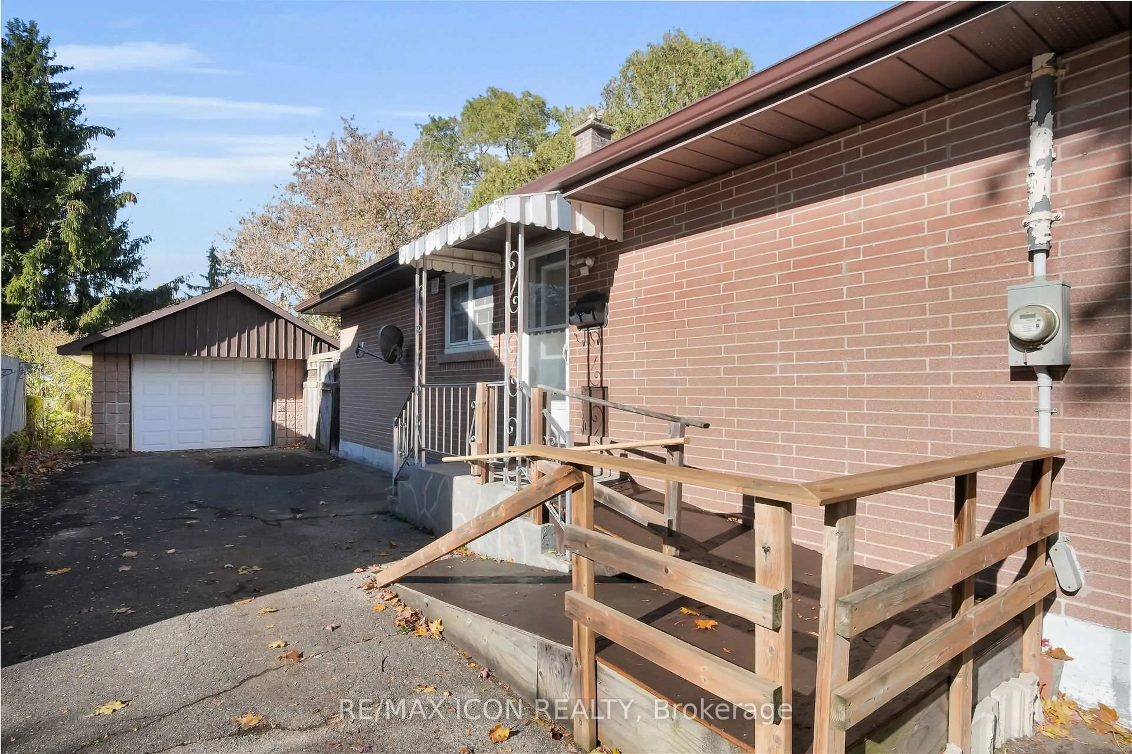 Unknown for 115 Marlborough Ave, London South Ontario N5Z 3S5