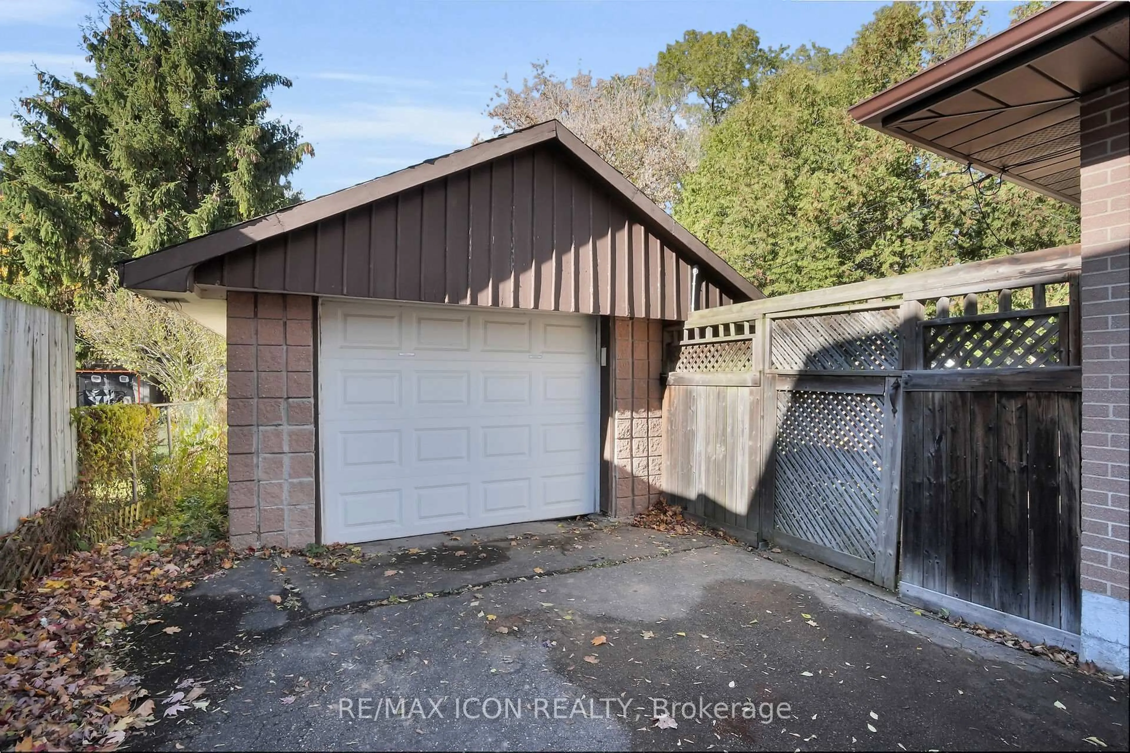 Indoor garage for 115 Marlborough Ave, London South Ontario N5Z 3S5