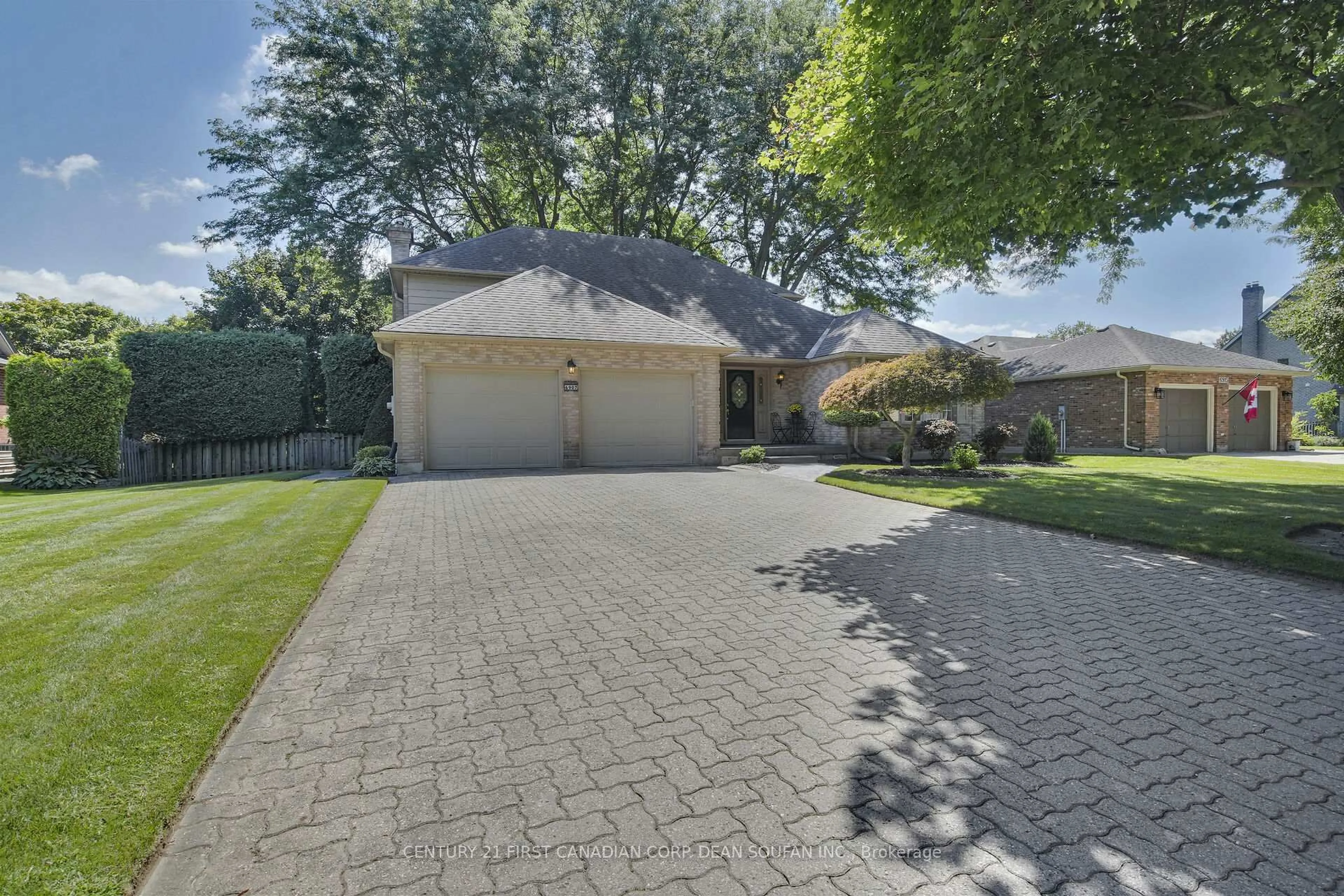 A pic from outside/outdoor area/front of a property/back of a property/a pic from drone, street for 6907 Lambeth Walk, London South Ontario N6P 1A5