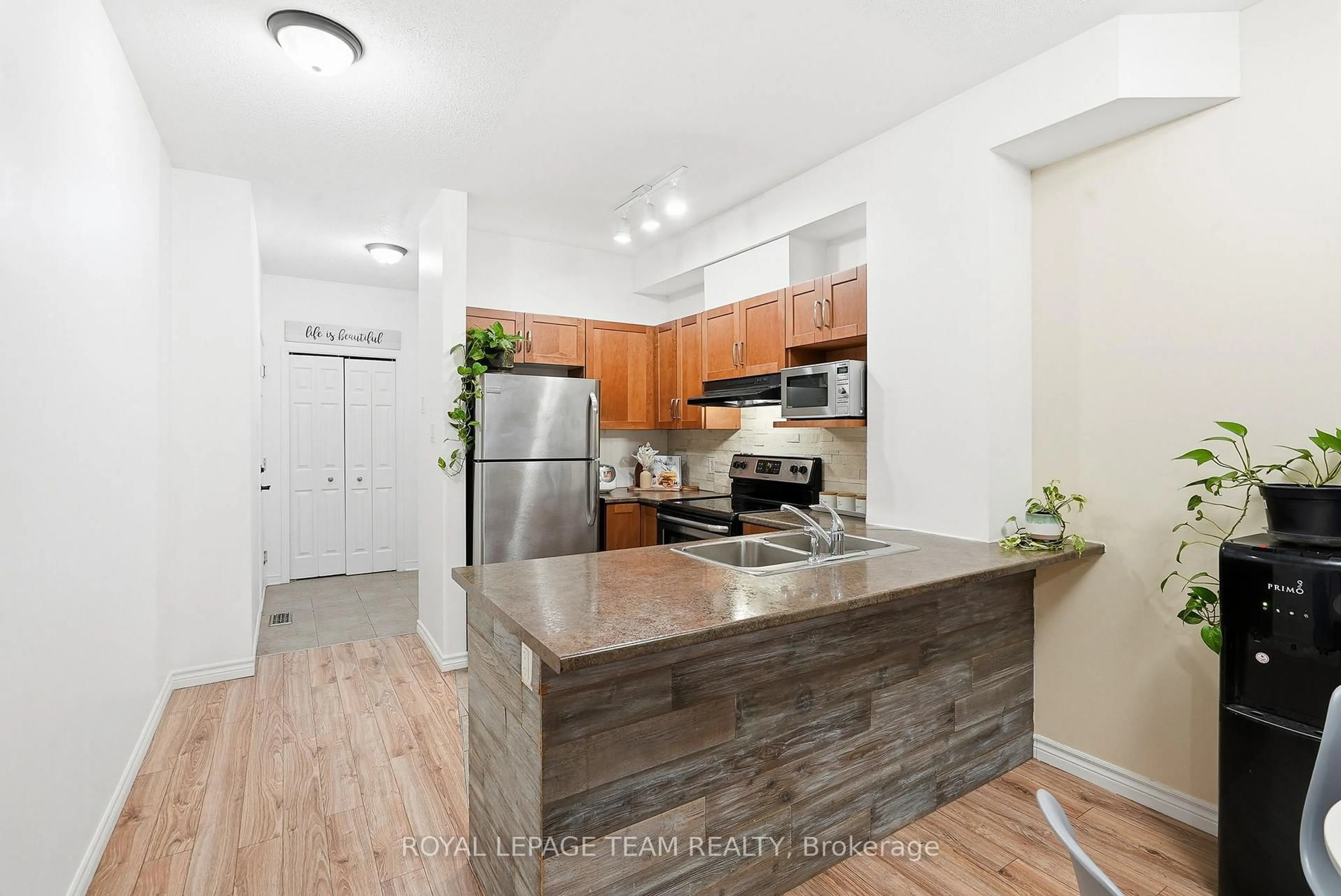 Standard kitchen, unknown for 104 Fir Lane, North Grenville Ontario K0G 1J0