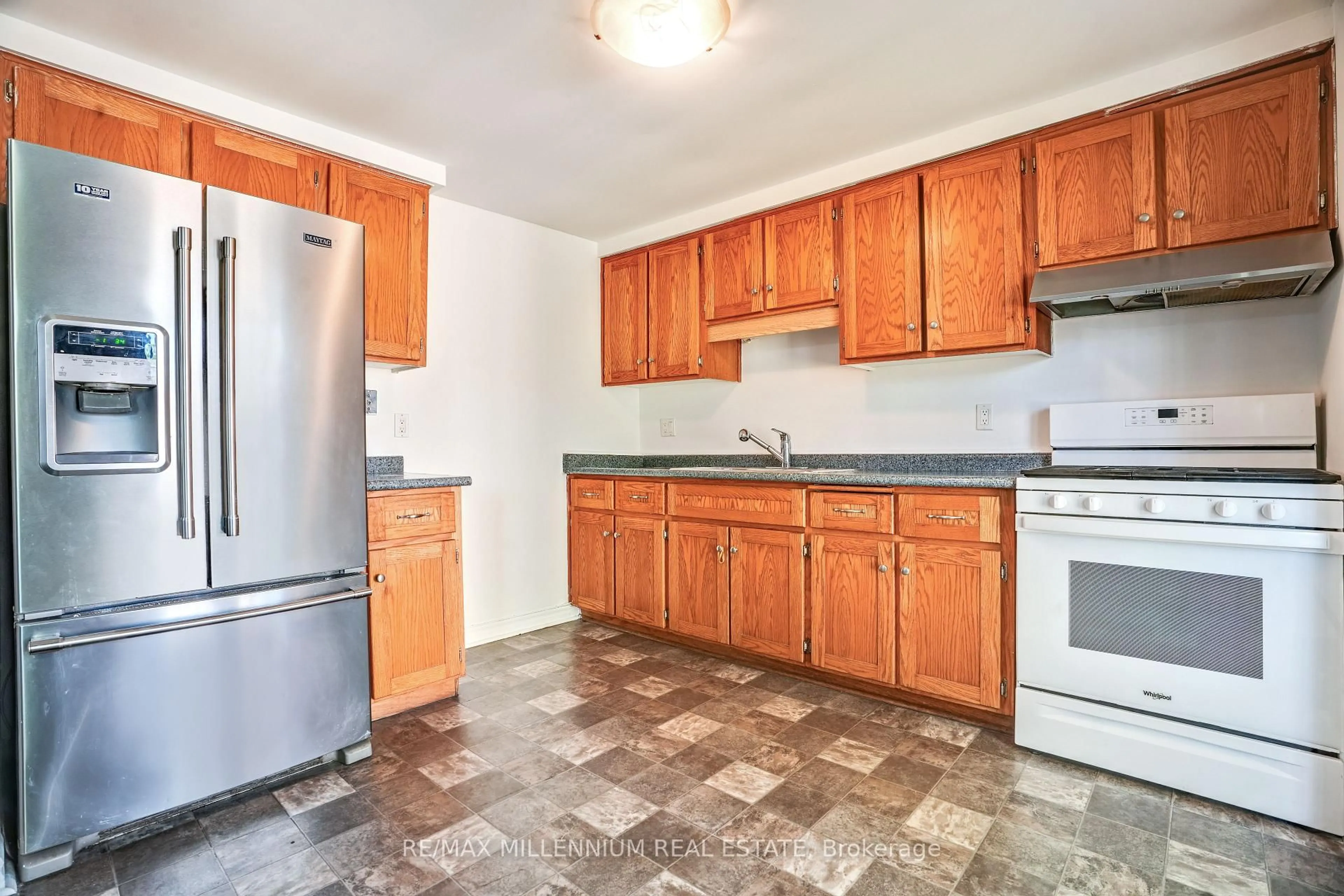 Standard kitchen, unknown for 349 Strathallan St, Centre Wellington Ontario N1M 3K7