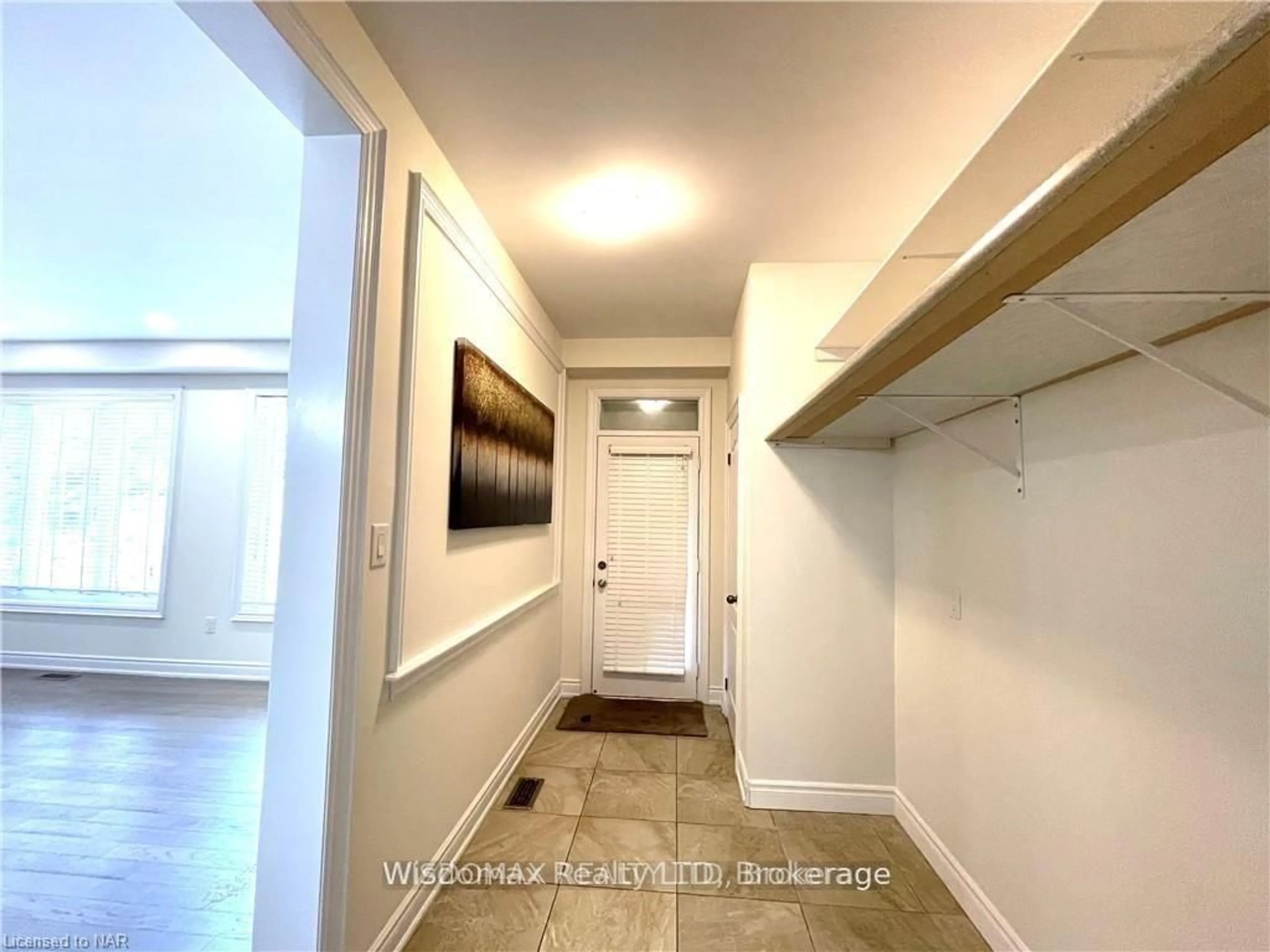 Indoor entryway for 7729 HACKBERRY Tr, Niagara Falls Ontario L2H 3R5