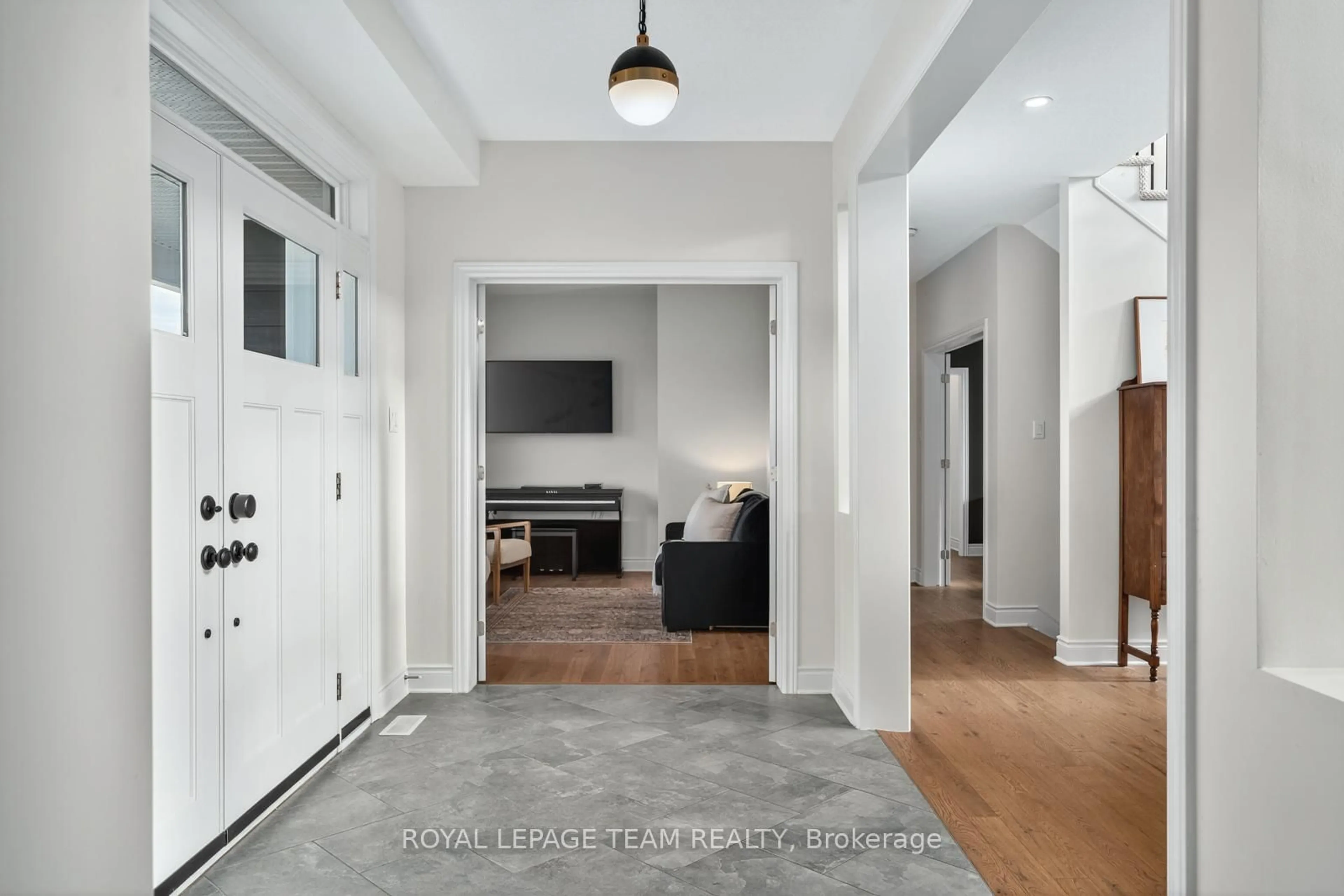 Indoor entryway for 226 Kaswit Dr, Carleton Place Ontario K7C 0C4