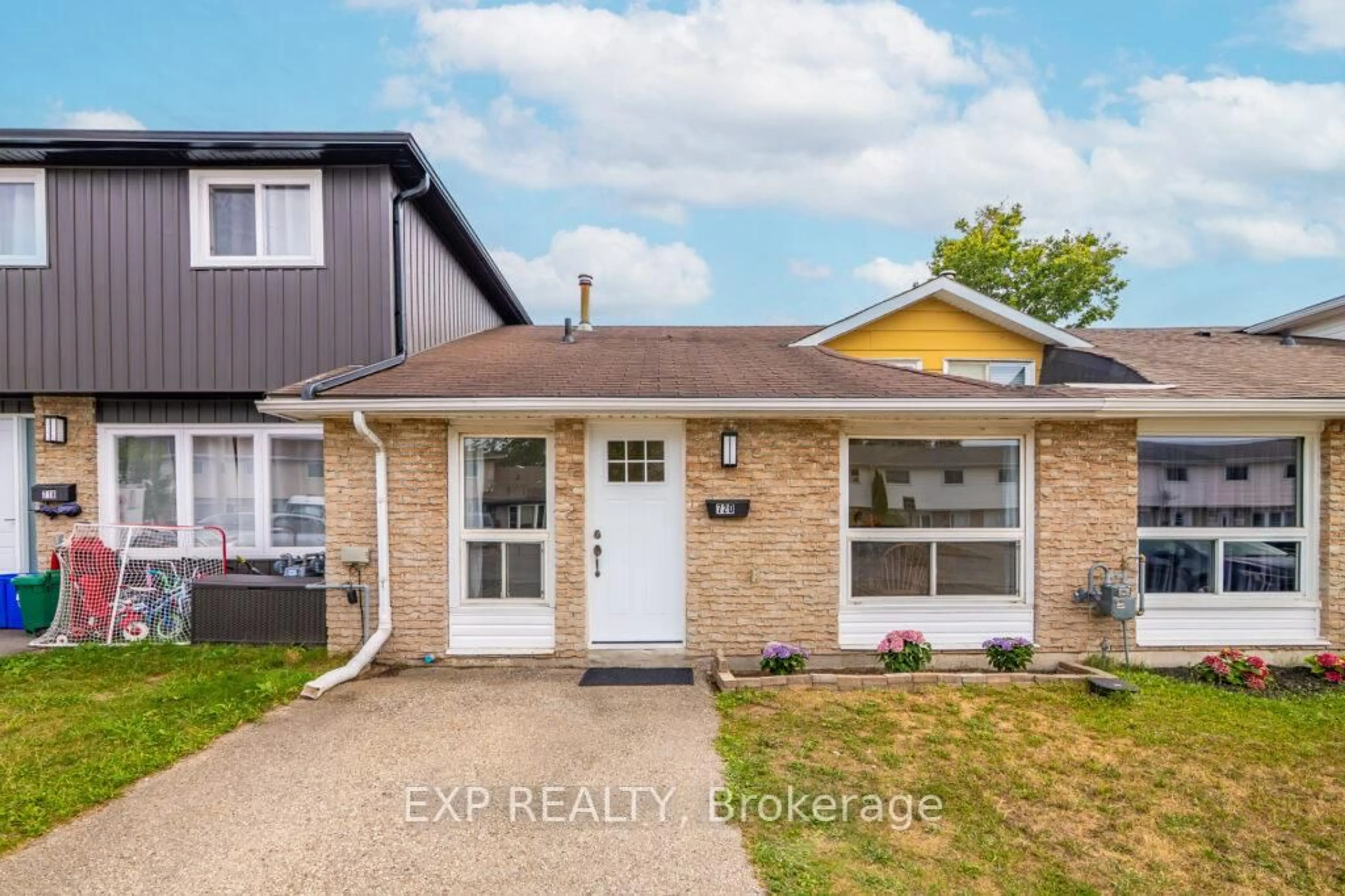 Home with brick exterior material, street for 720 Parkview Cres, Cambridge Ontario N3H 4X9