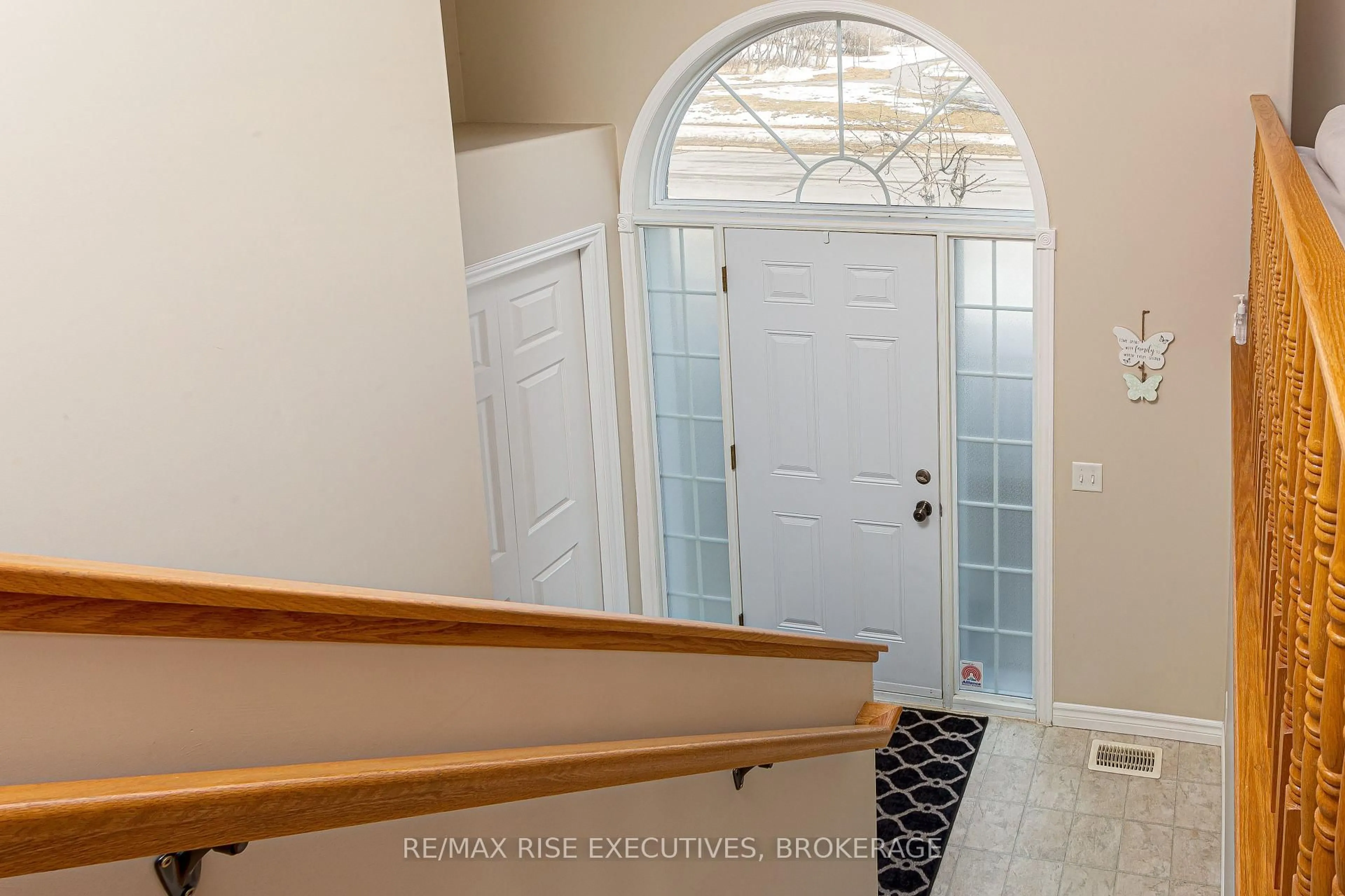 Indoor entryway for 158 Briceland St, Kingston Ontario K7K 7L2