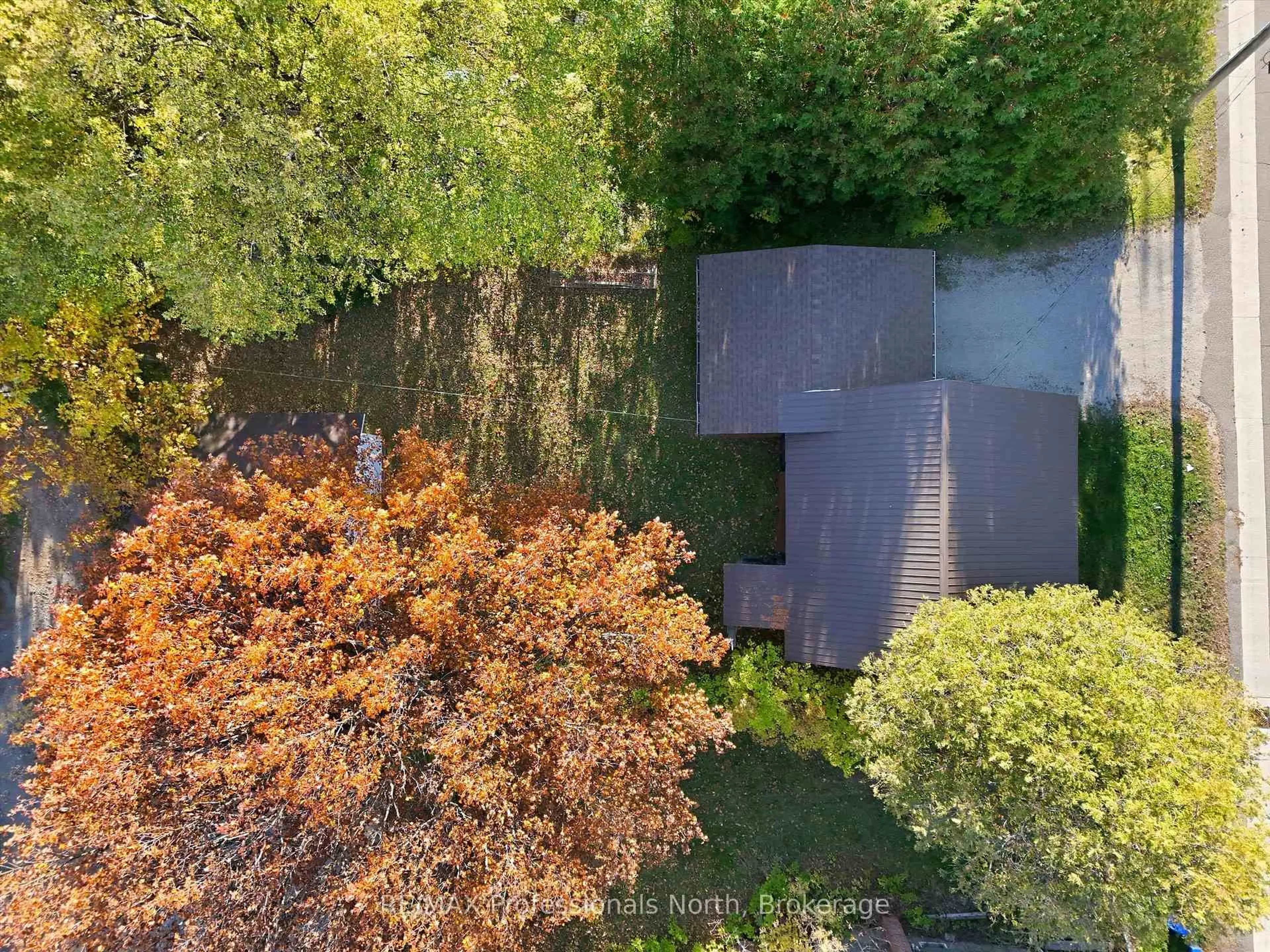 A pic from outside/outdoor area/front of a property/back of a property/a pic from drone, forest/trees view for 25 Cann St, Huntsville Ontario P1H 1K7
