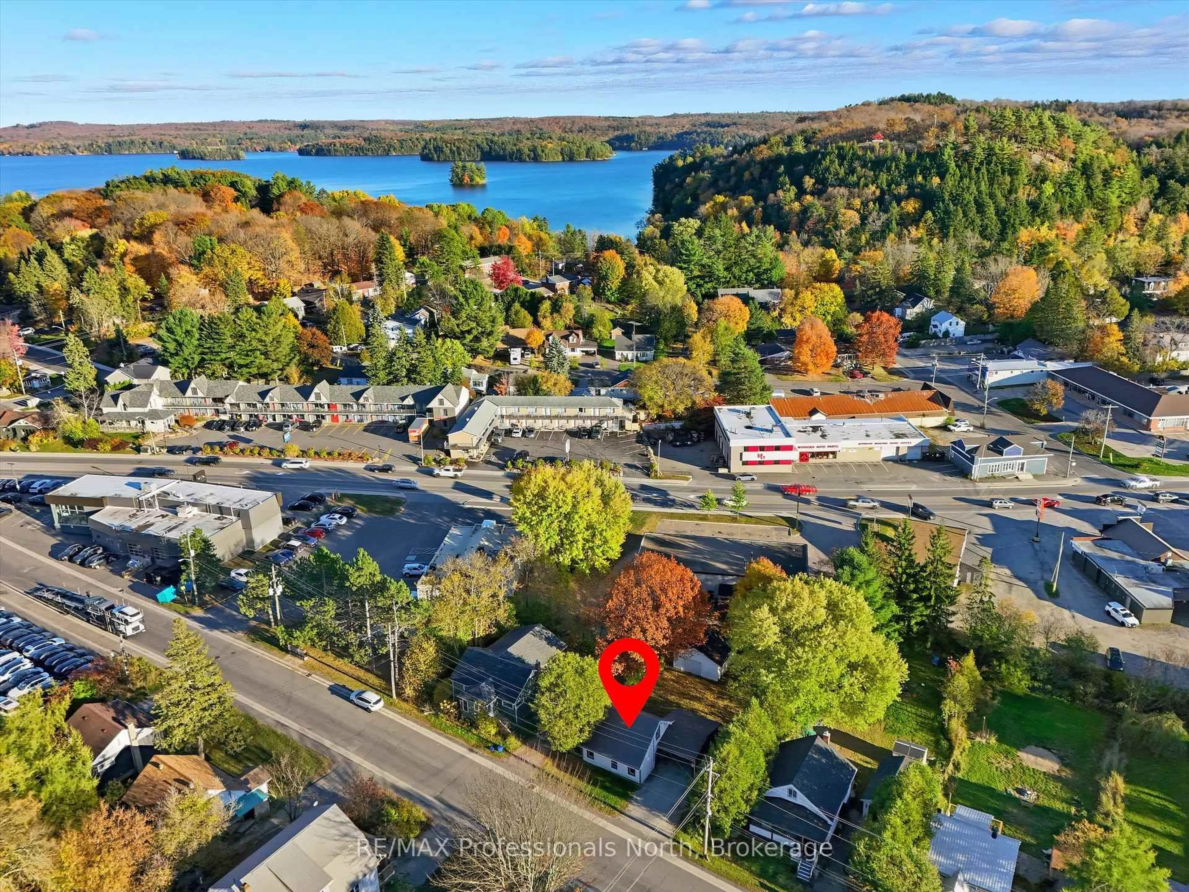 A pic from outside/outdoor area/front of a property/back of a property/a pic from drone, water/lake/river/ocean view for 25 Cann St, Huntsville Ontario P1H 1K7