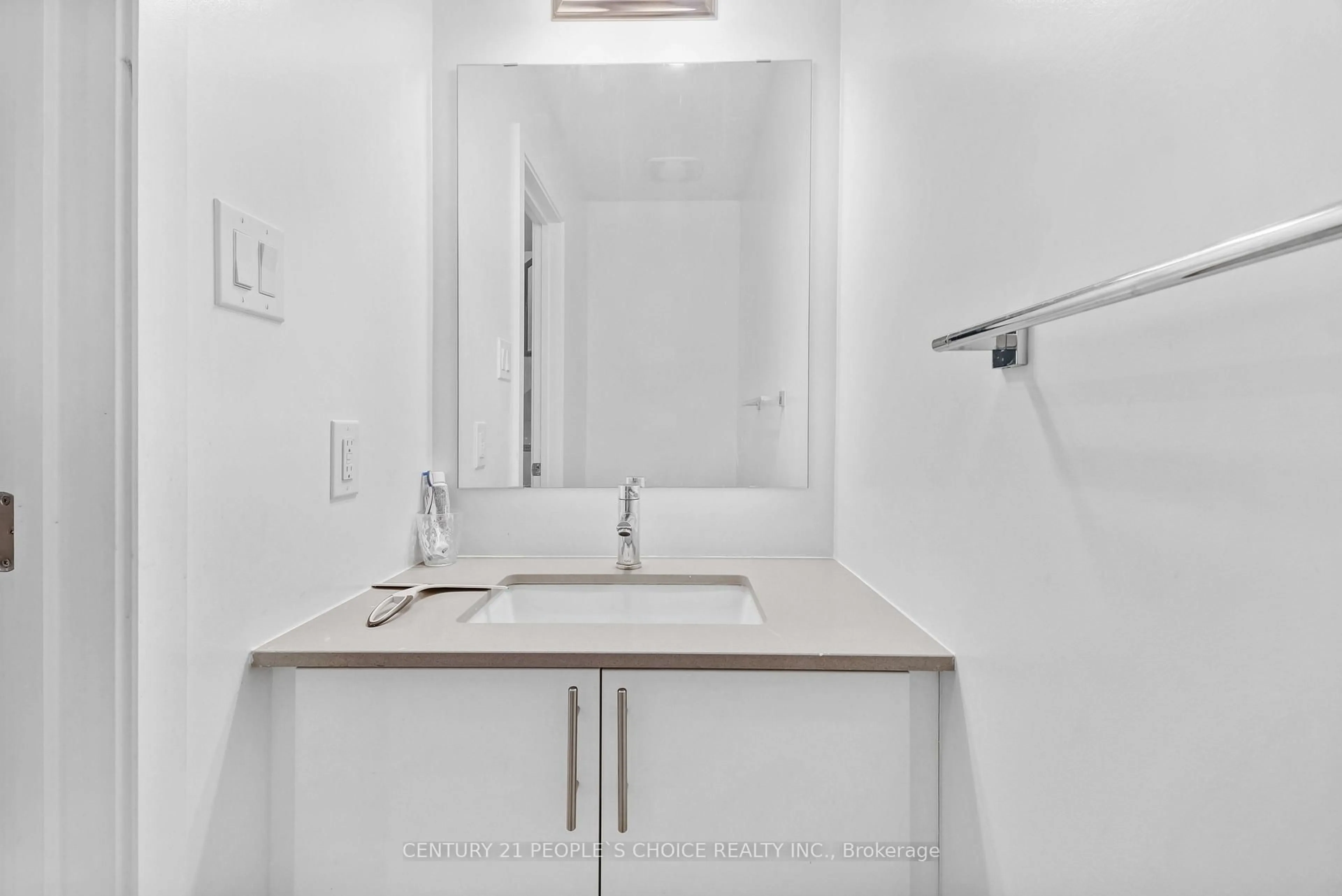 Standard bathroom, ceramic/tile floor for 300 Makobe Lane, Ottawa Ontario K4M 0L9