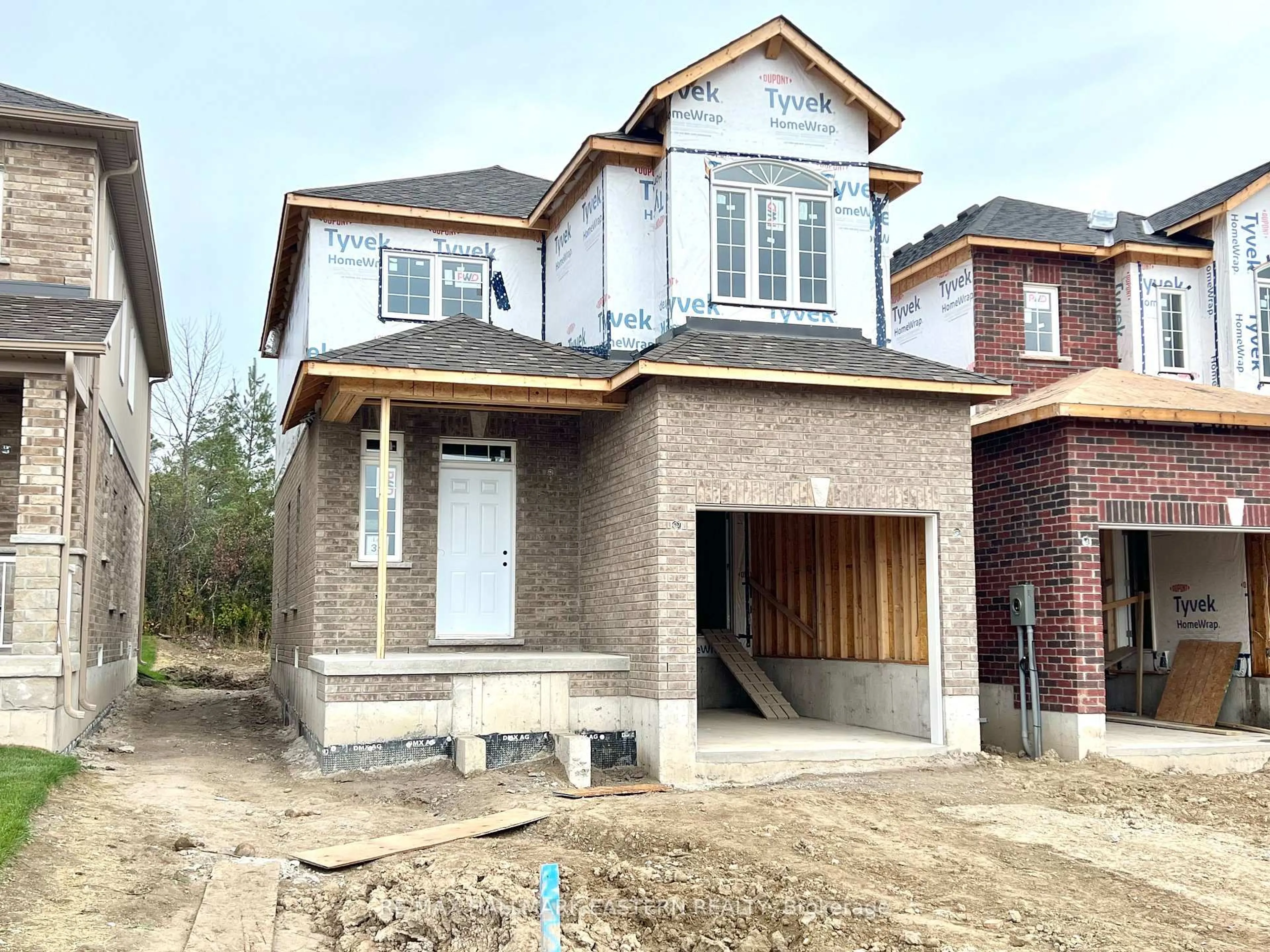 Home with brick exterior material, building for 32 Coldbrook Dr, Cavan Monaghan Ontario L0A 1G0