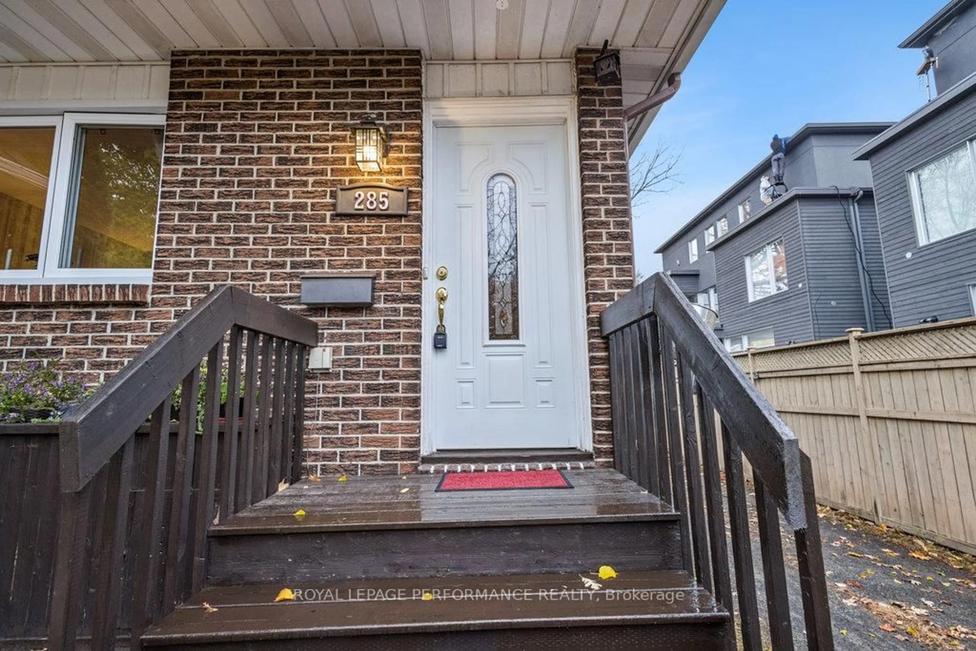 Indoor entryway for 285 Lanark Ave, Ottawa Ontario K1Z 6R6