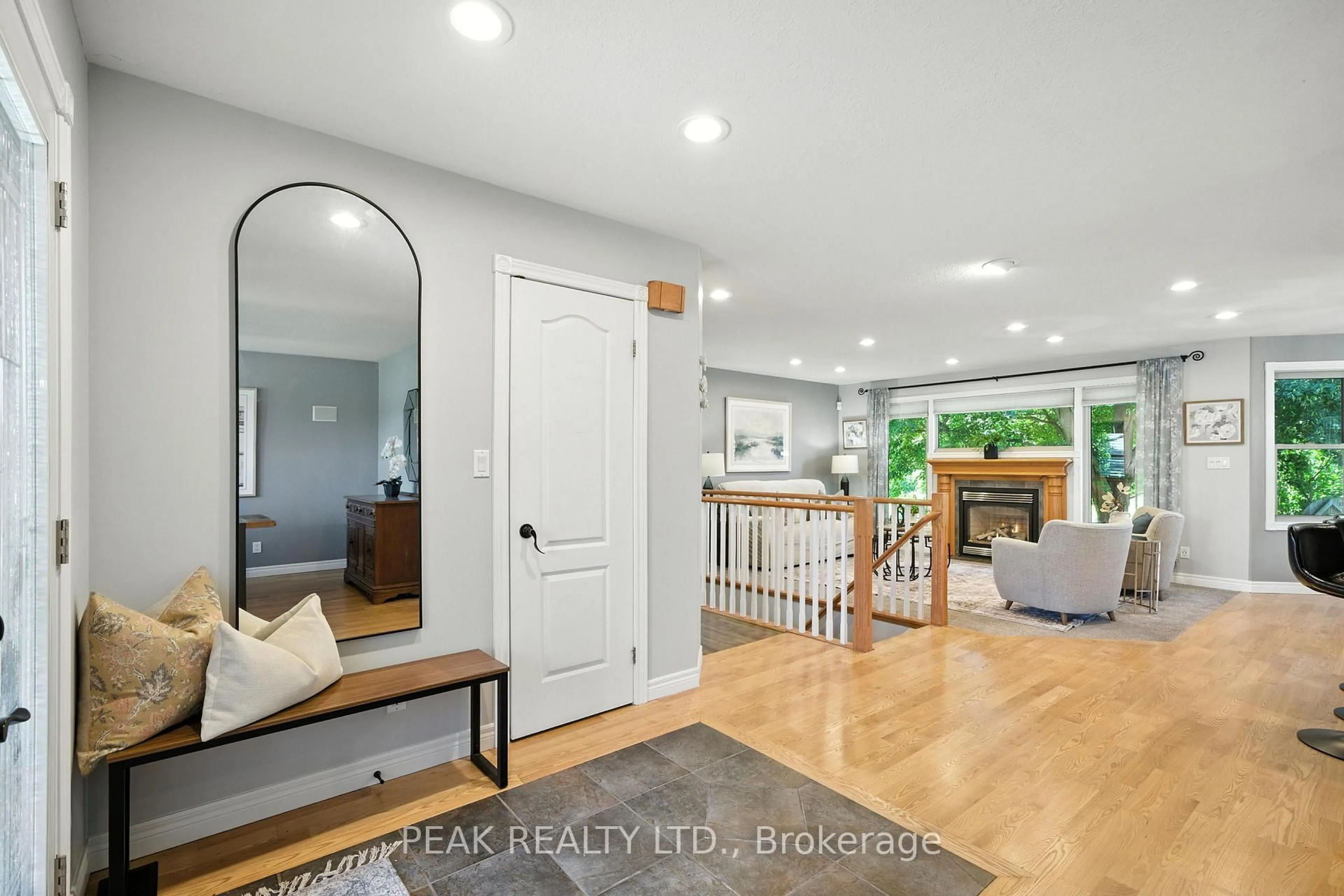 Indoor entryway for 28 Macpherson Dr, Brant Ontario N3L 4C6