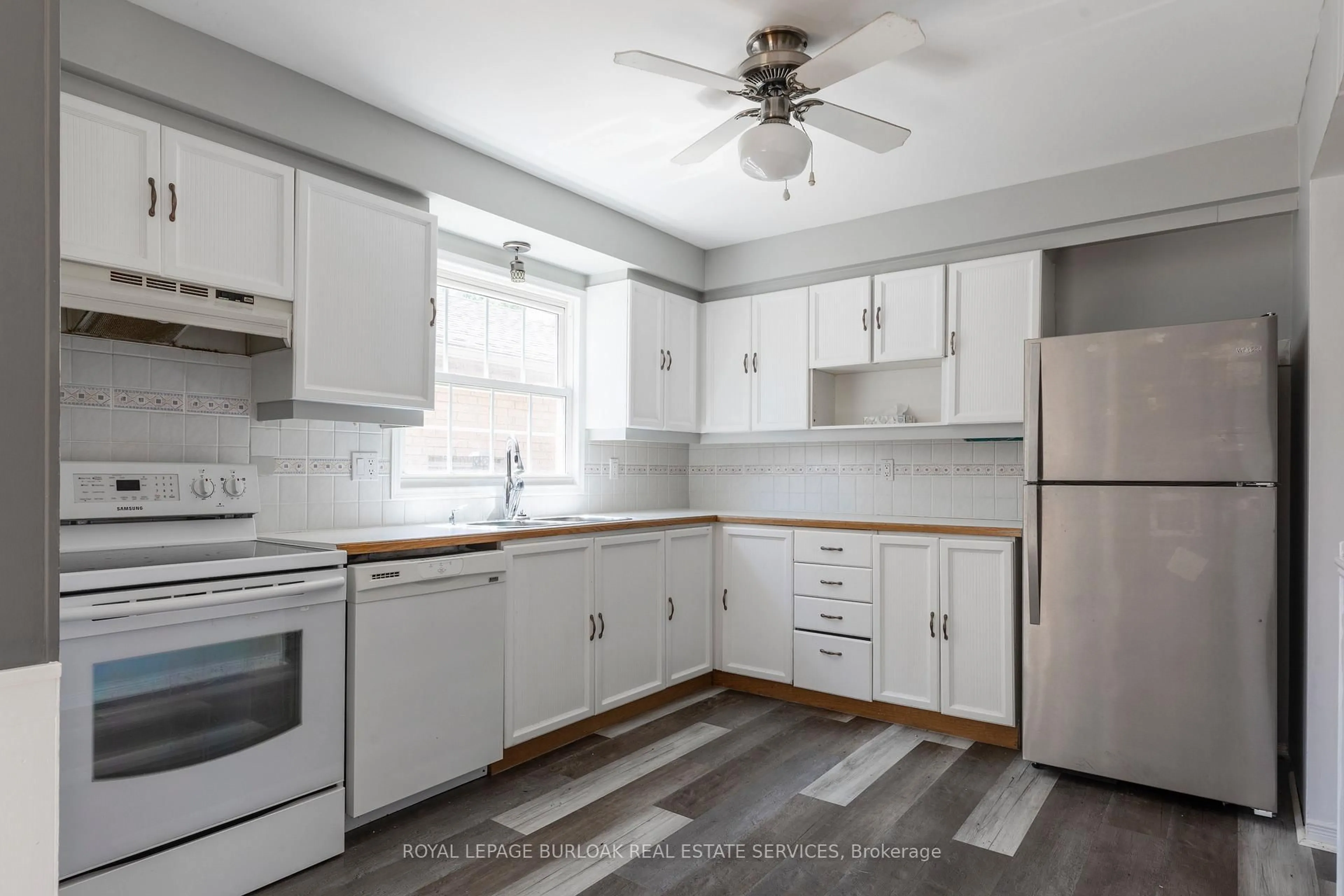 Standard kitchen, unknown for 128 Brian Blvd, Hamilton Ontario L8B 0C8