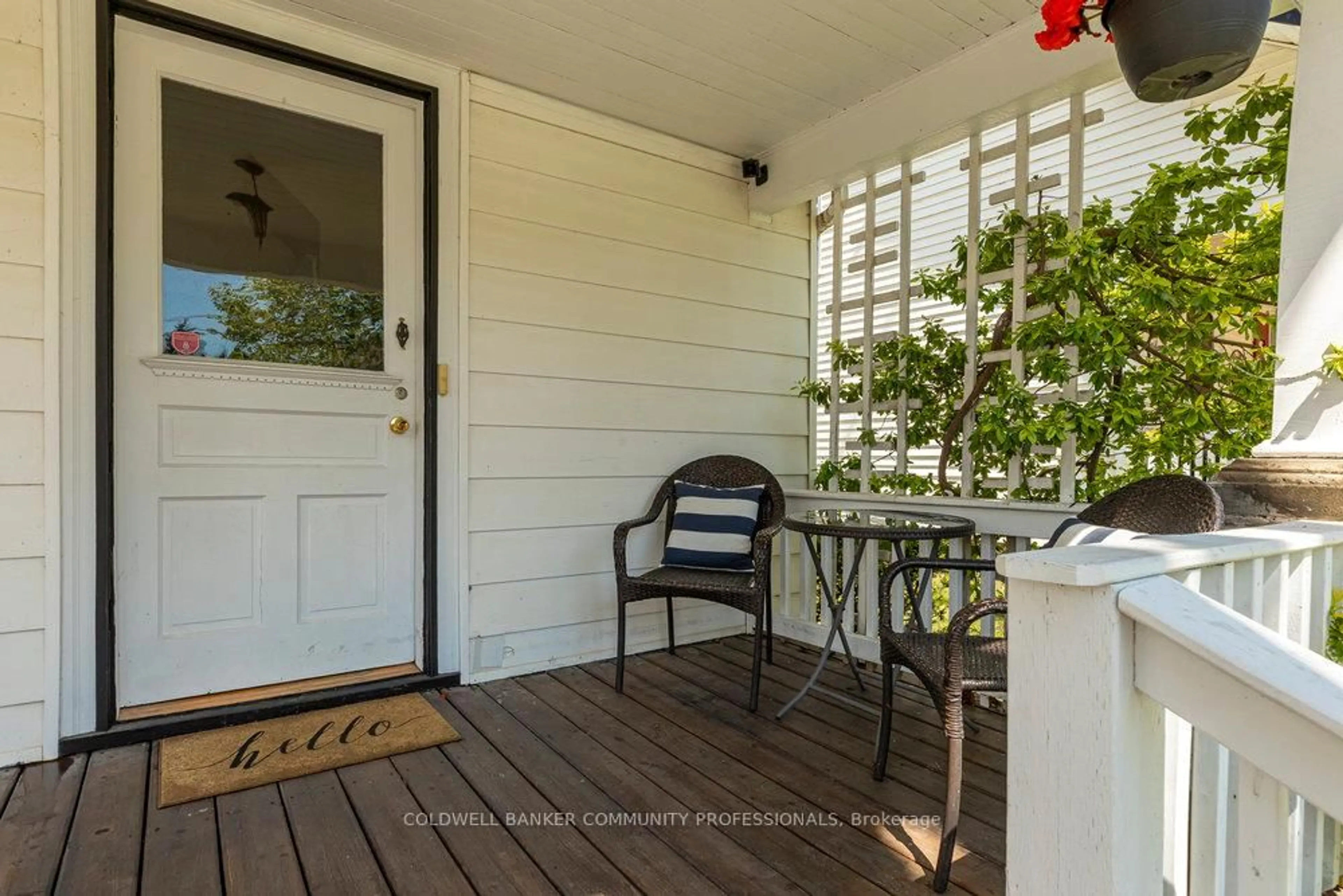 Indoor entryway for 65 Banff St, Haldimand Ontario N3W 1C2