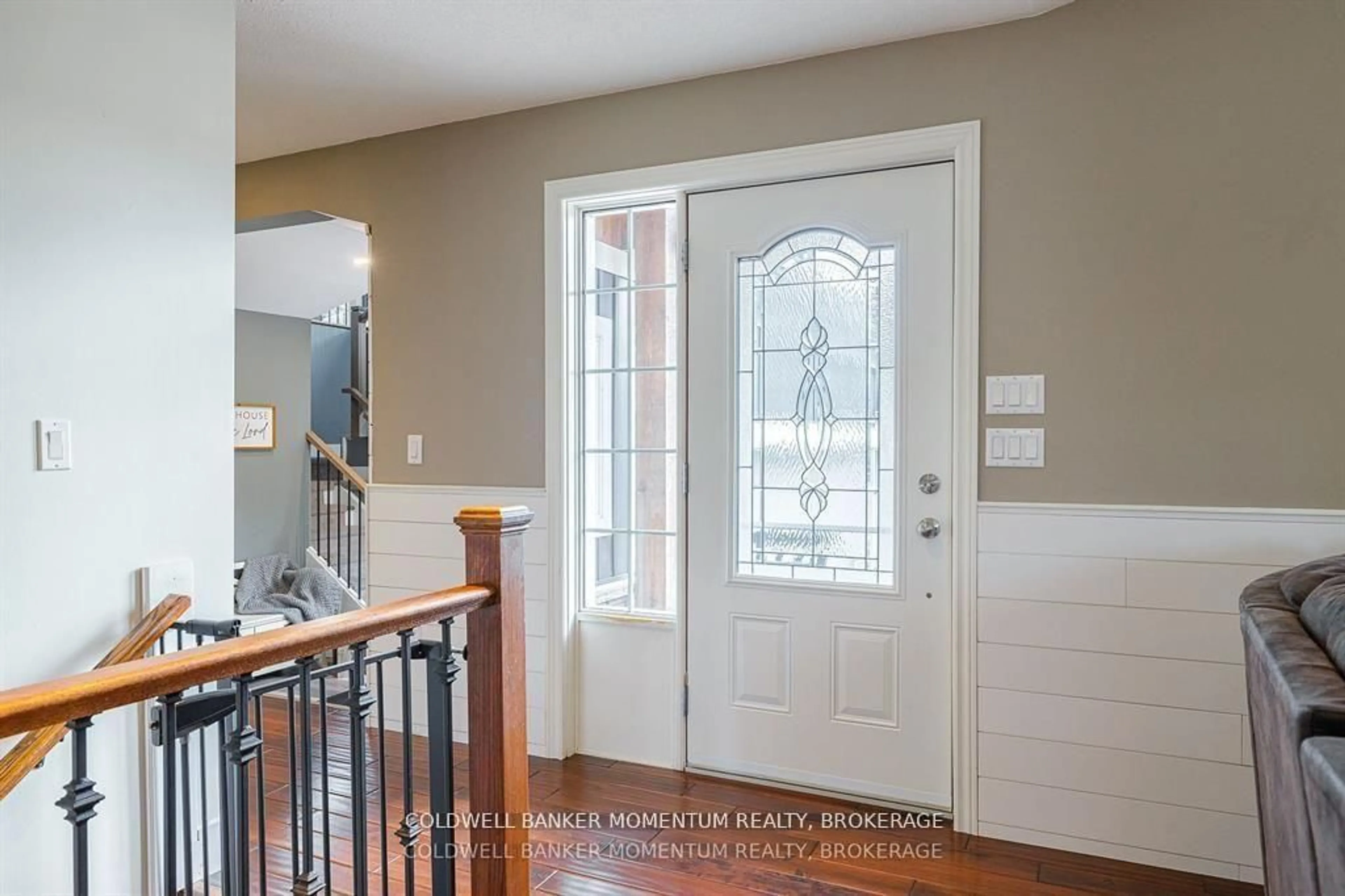 Indoor entryway for 719 Welland Rd, Pelham Ontario L0S 1C0