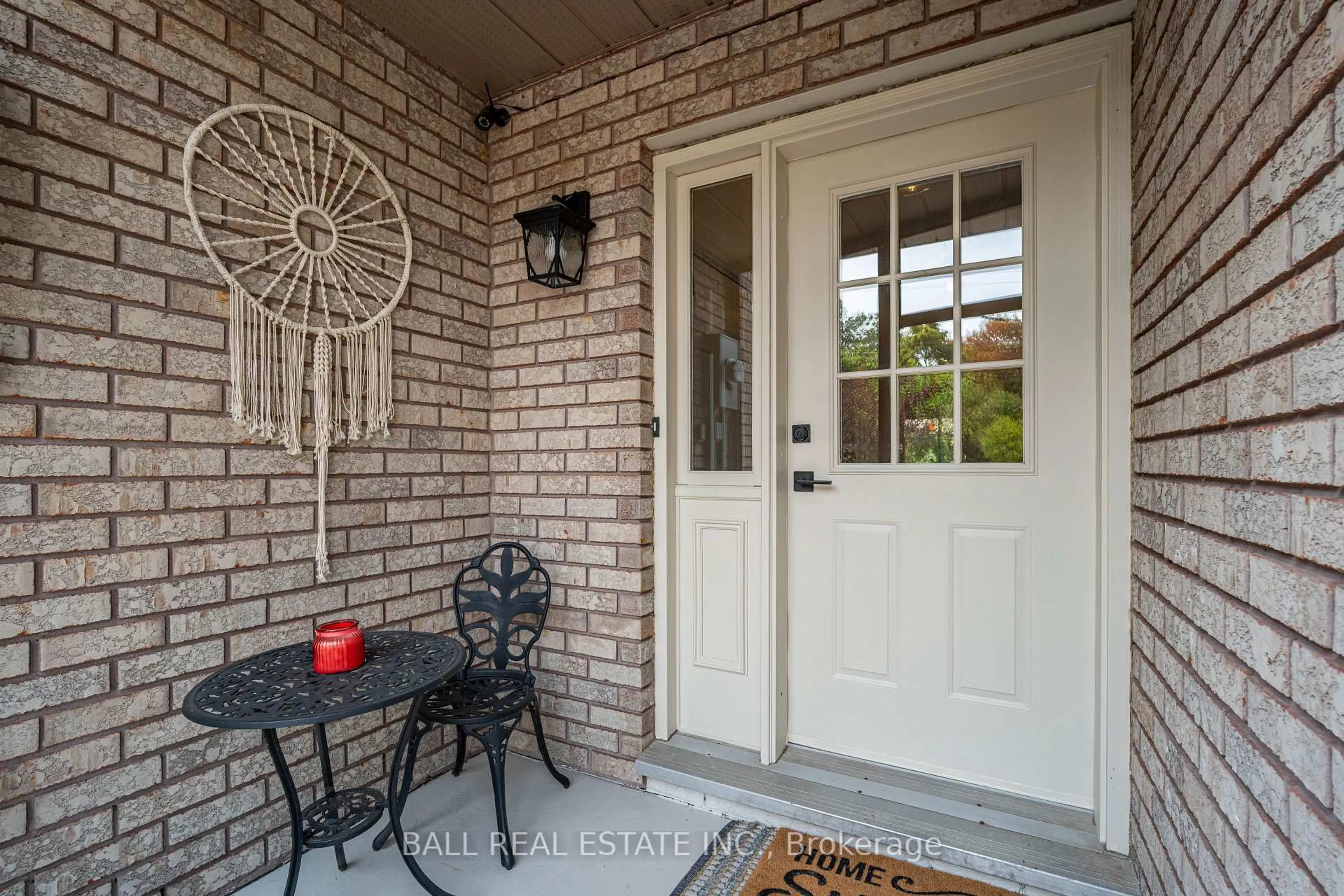 Indoor entryway for 48 Head St, Kawartha Lakes Ontario K0M 1A0