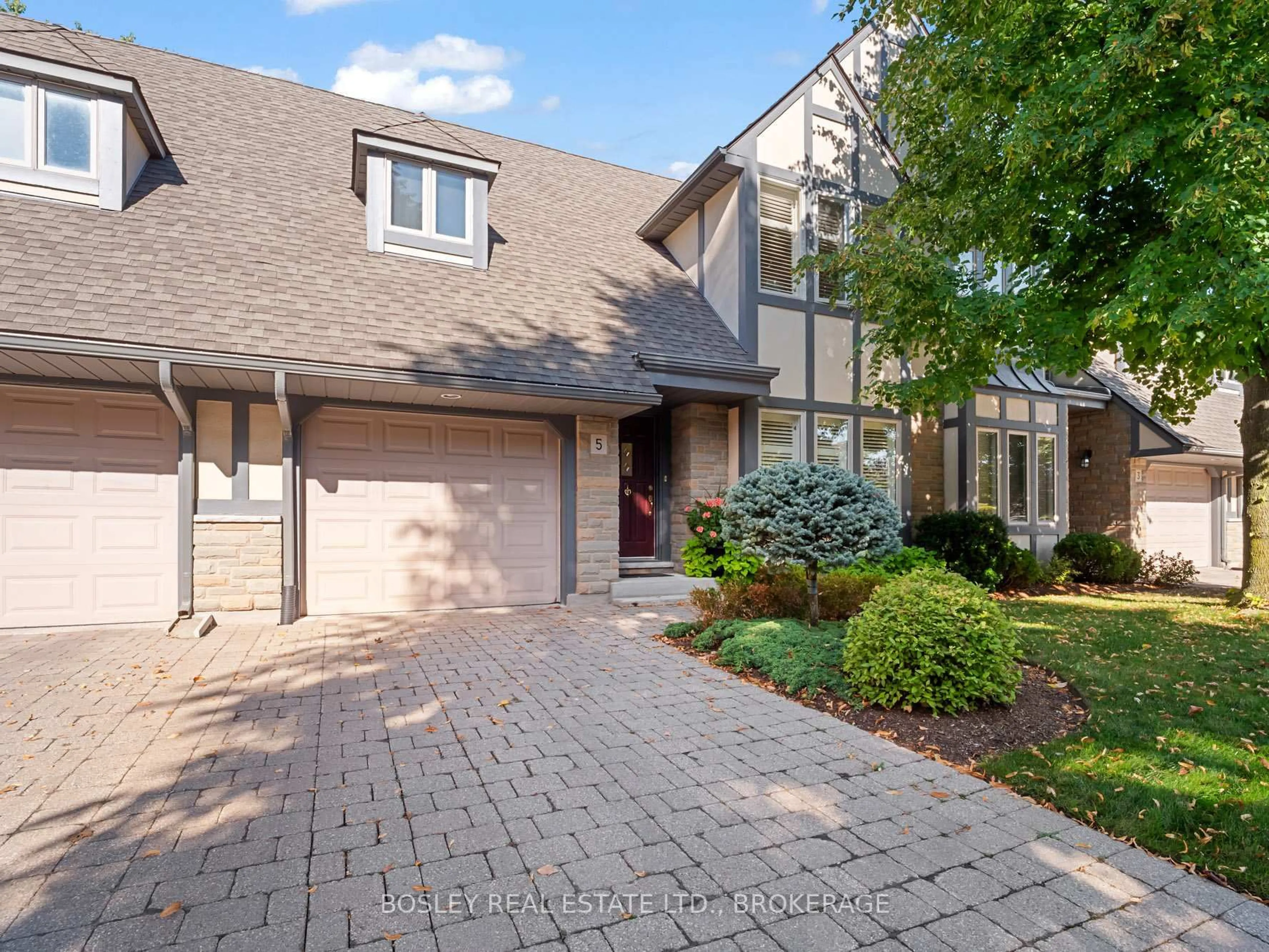 Home with brick exterior material, street for 575 Simcoe St #5, Niagara-on-the-Lake Ontario L0S 1J0