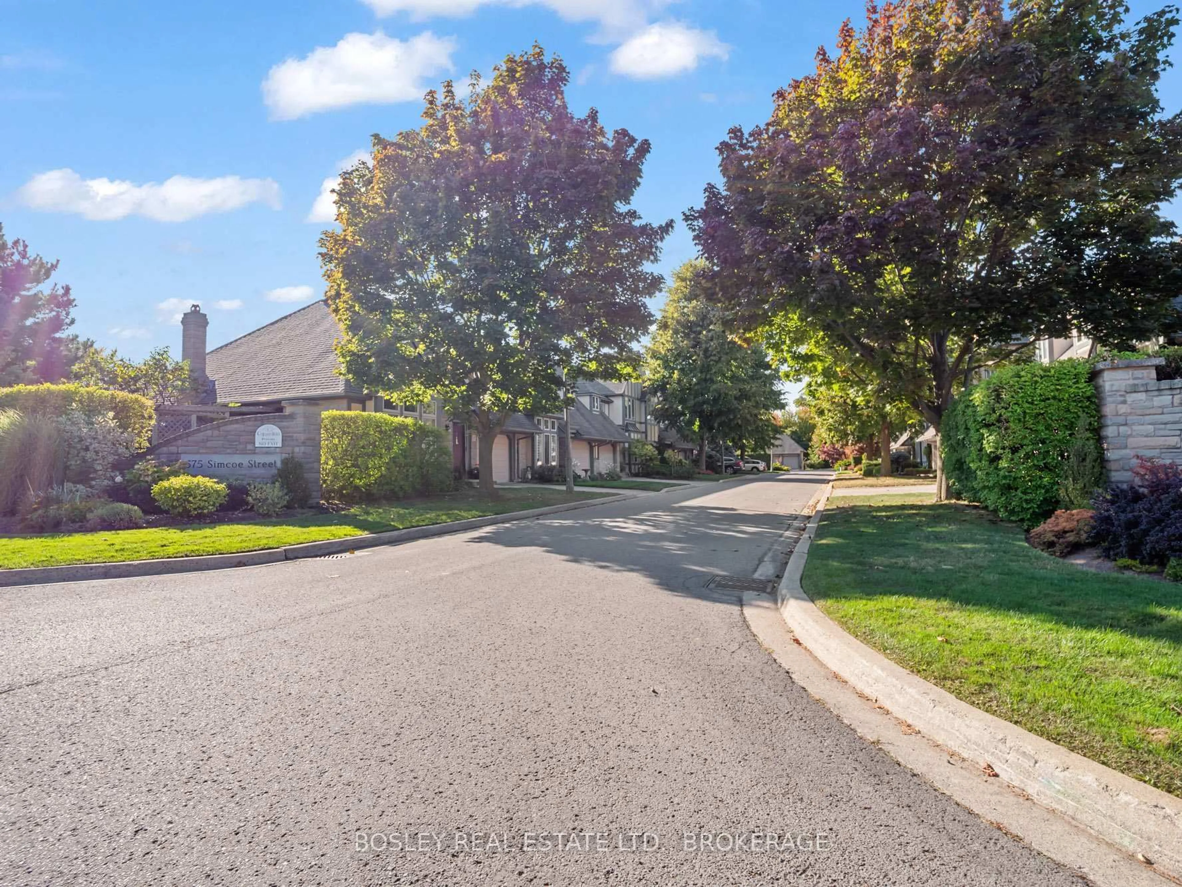 A pic from outside/outdoor area/front of a property/back of a property/a pic from drone, street for 575 Simcoe St #5, Niagara-on-the-Lake Ontario L0S 1J0