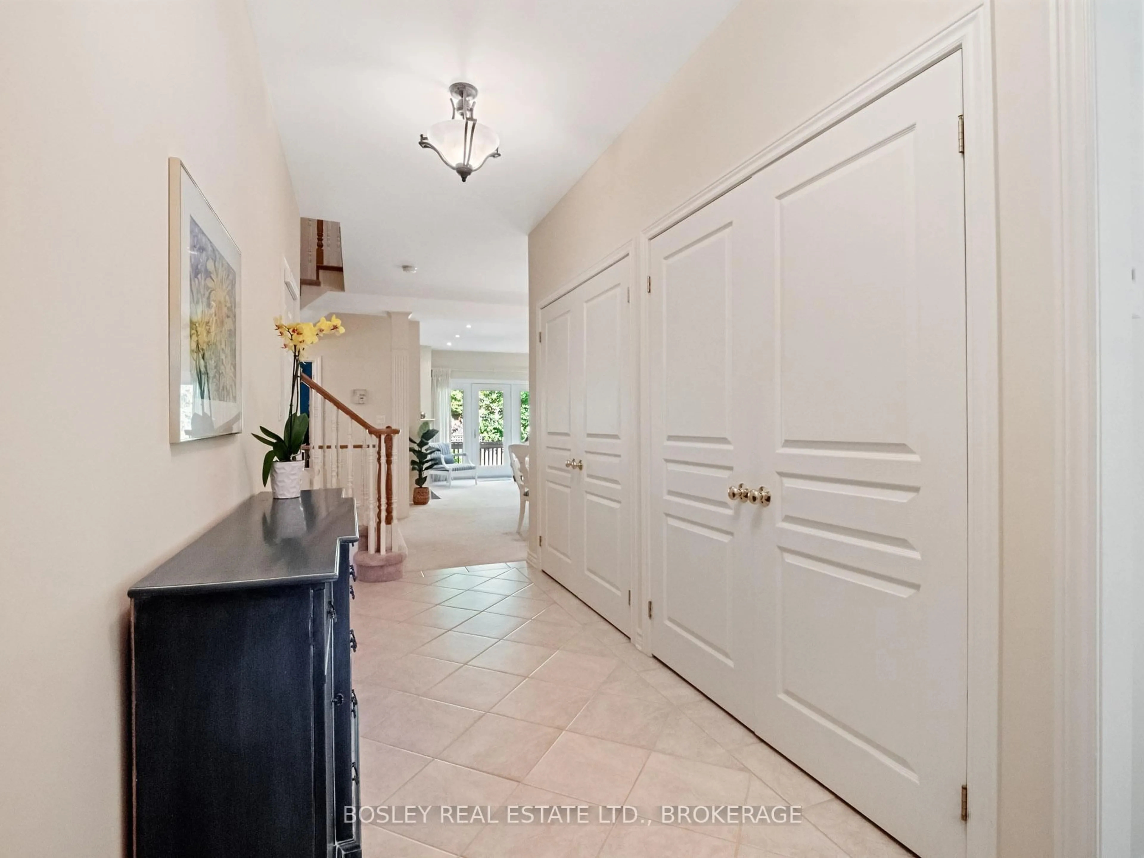 Indoor entryway for 575 Simcoe St #5, Niagara-on-the-Lake Ontario L0S 1J0