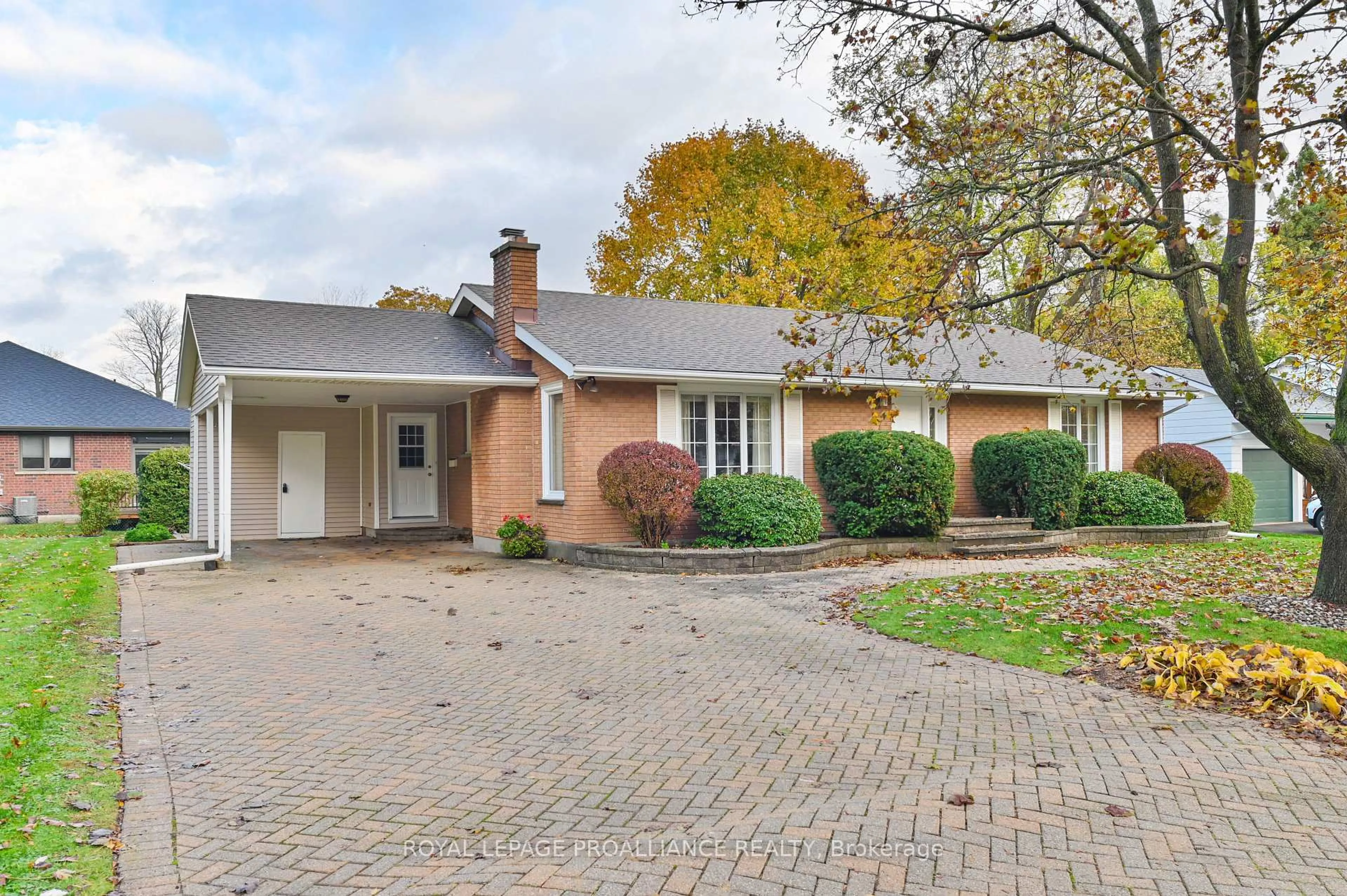 Home with brick exterior material, street for 7 North Dr, Brighton Ontario K0K 1H0