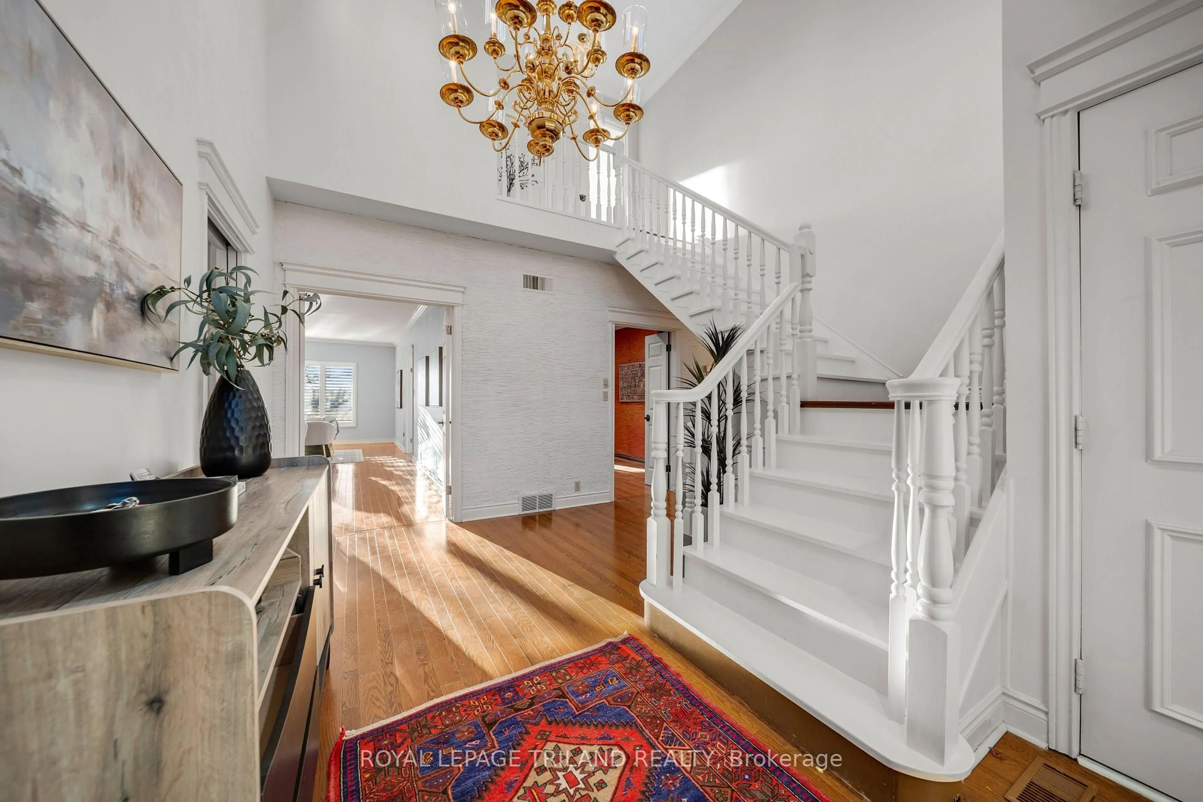 Indoor foyer for 1024 Hunt Club Mews, London North Ontario N6H 4R7