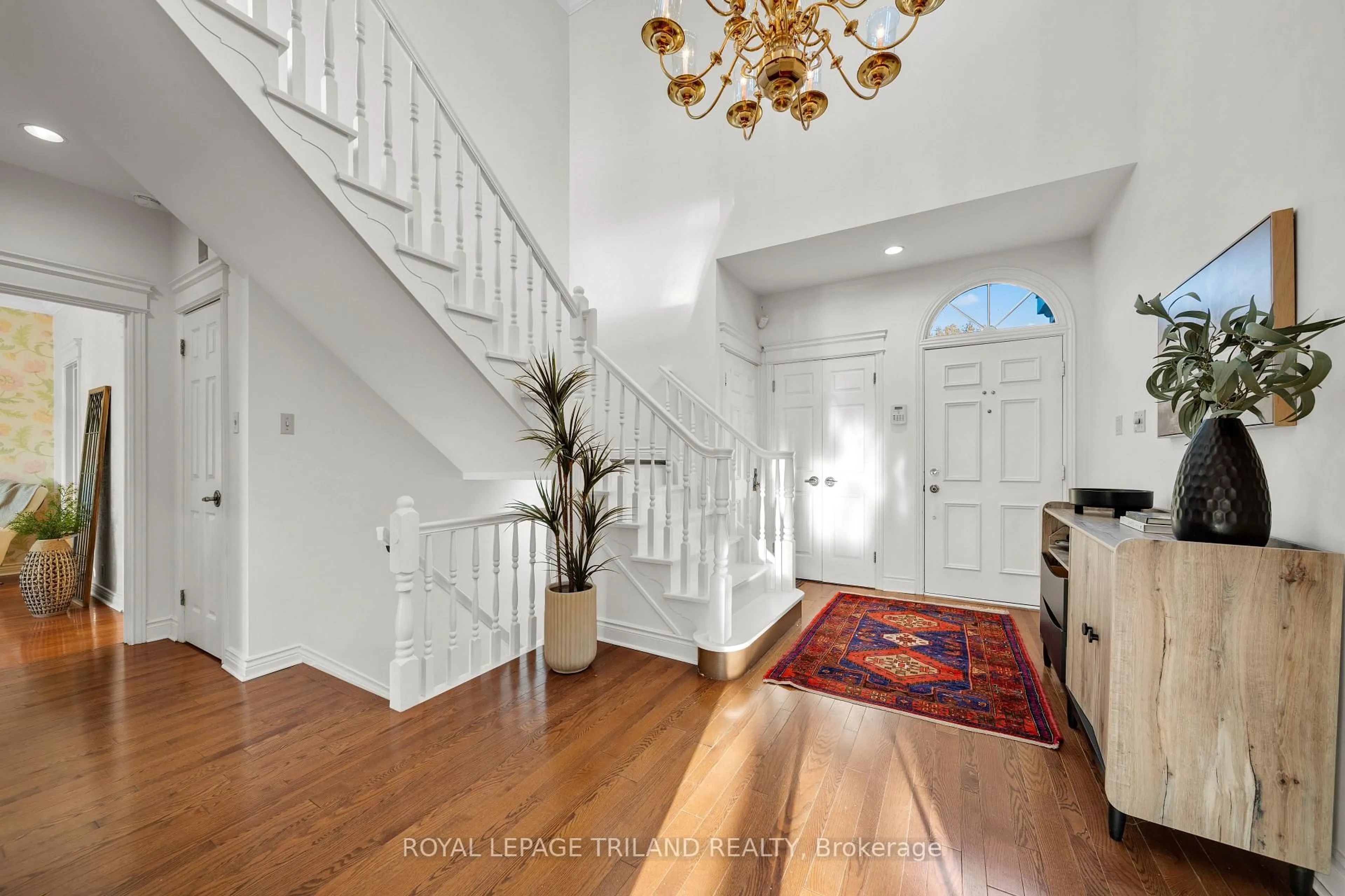 Indoor foyer for 1024 Hunt Club Mews, London North Ontario N6H 4R7