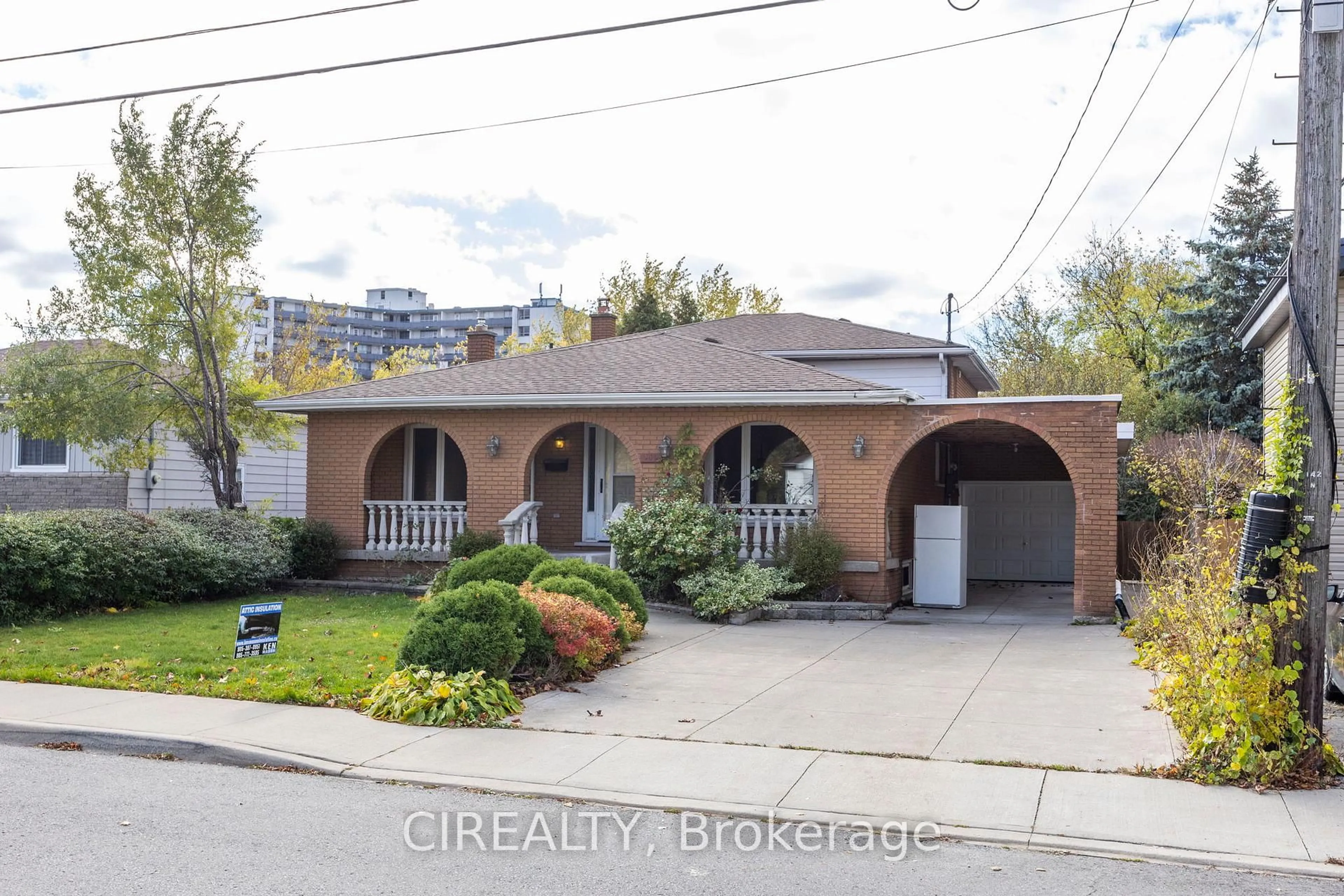 Home with brick exterior material, street for 142 Norrie Ave, Hamilton Ontario L9A 2E6