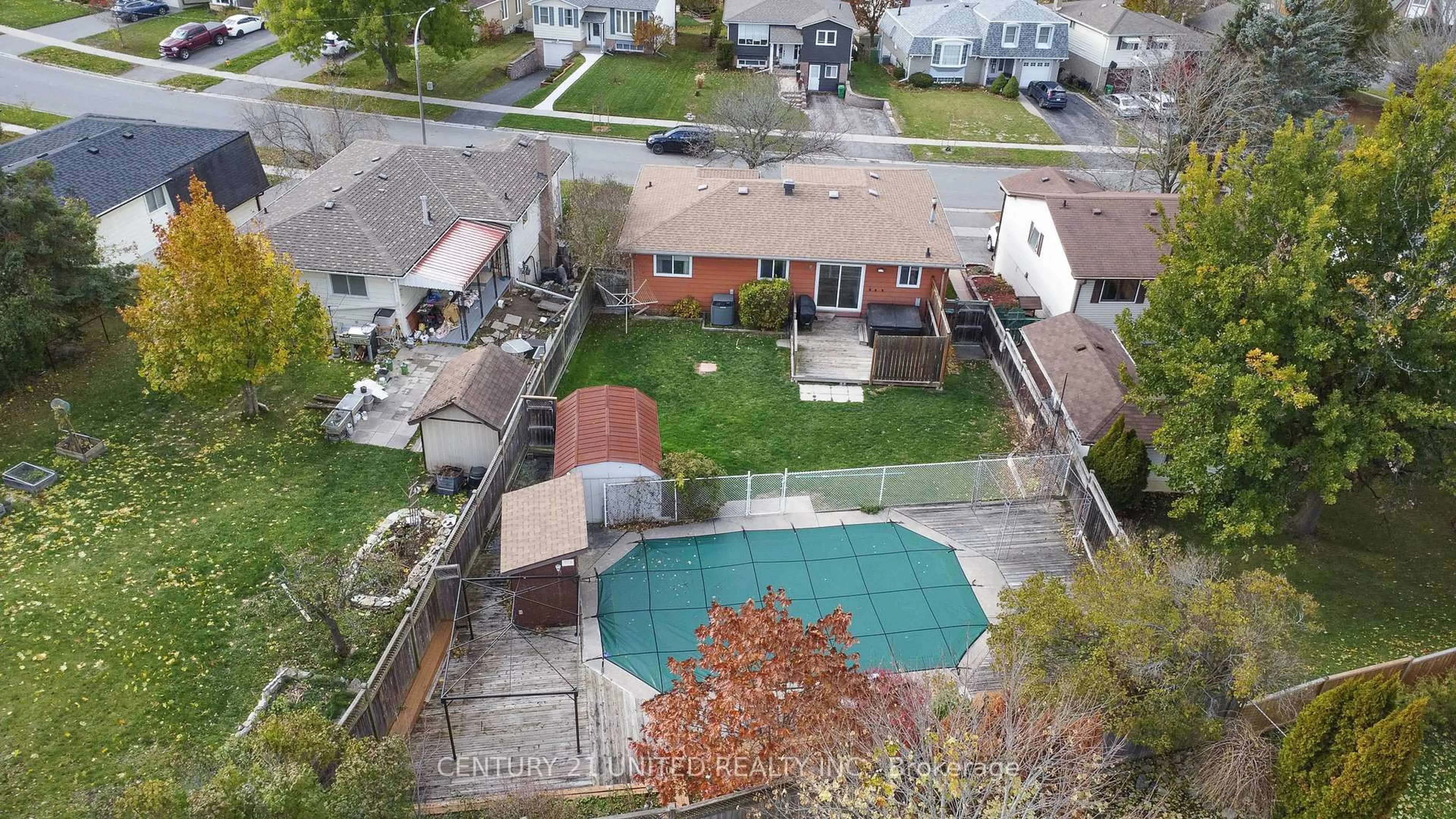A pic from outside/outdoor area/front of a property/back of a property/a pic from drone, street for 2130 Meadowview Rd, Peterborough Ontario K9L 1S4
