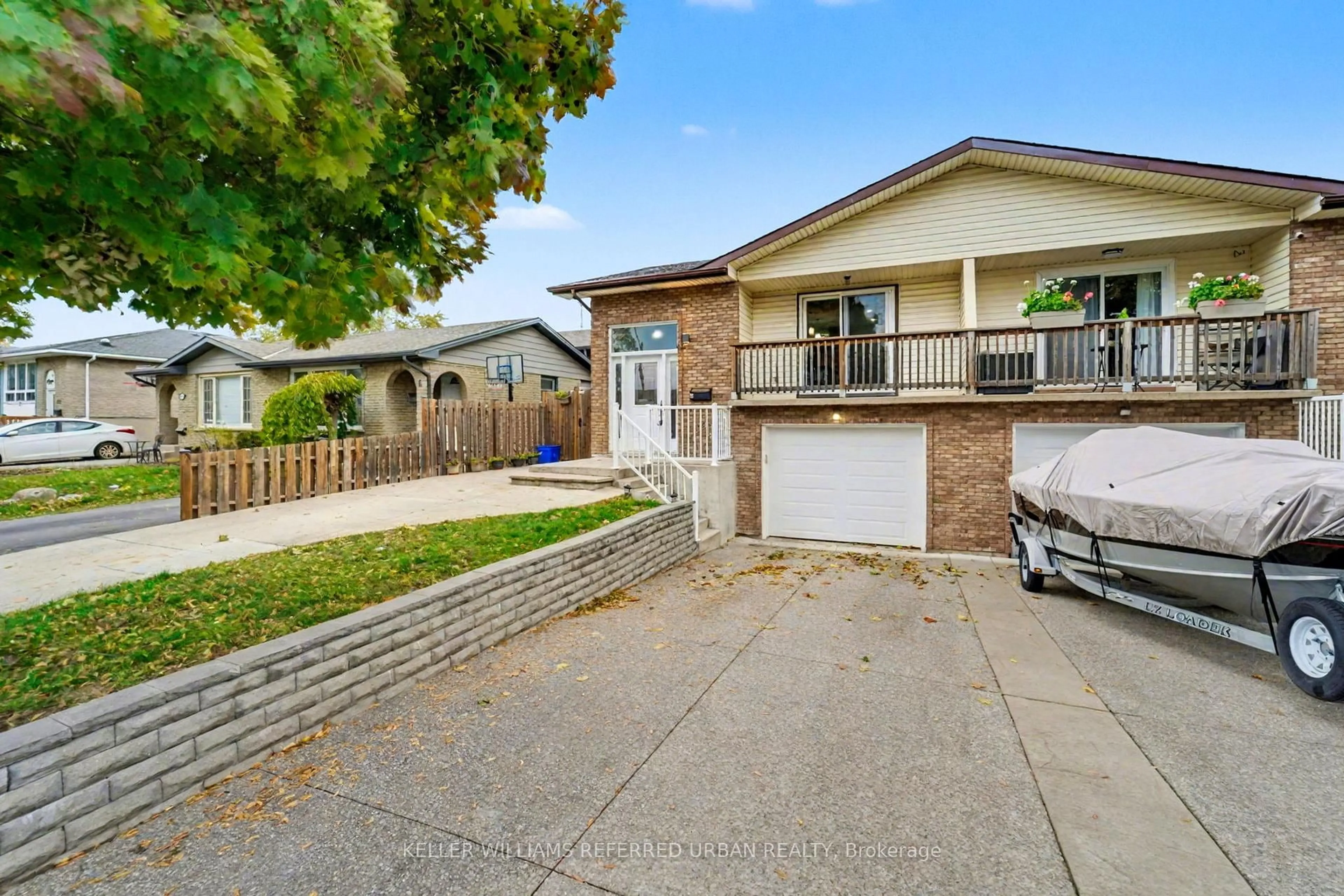 Home with vinyl exterior material, street for 4 Deborah Crt, St. Catharines Ontario L2P 3R6