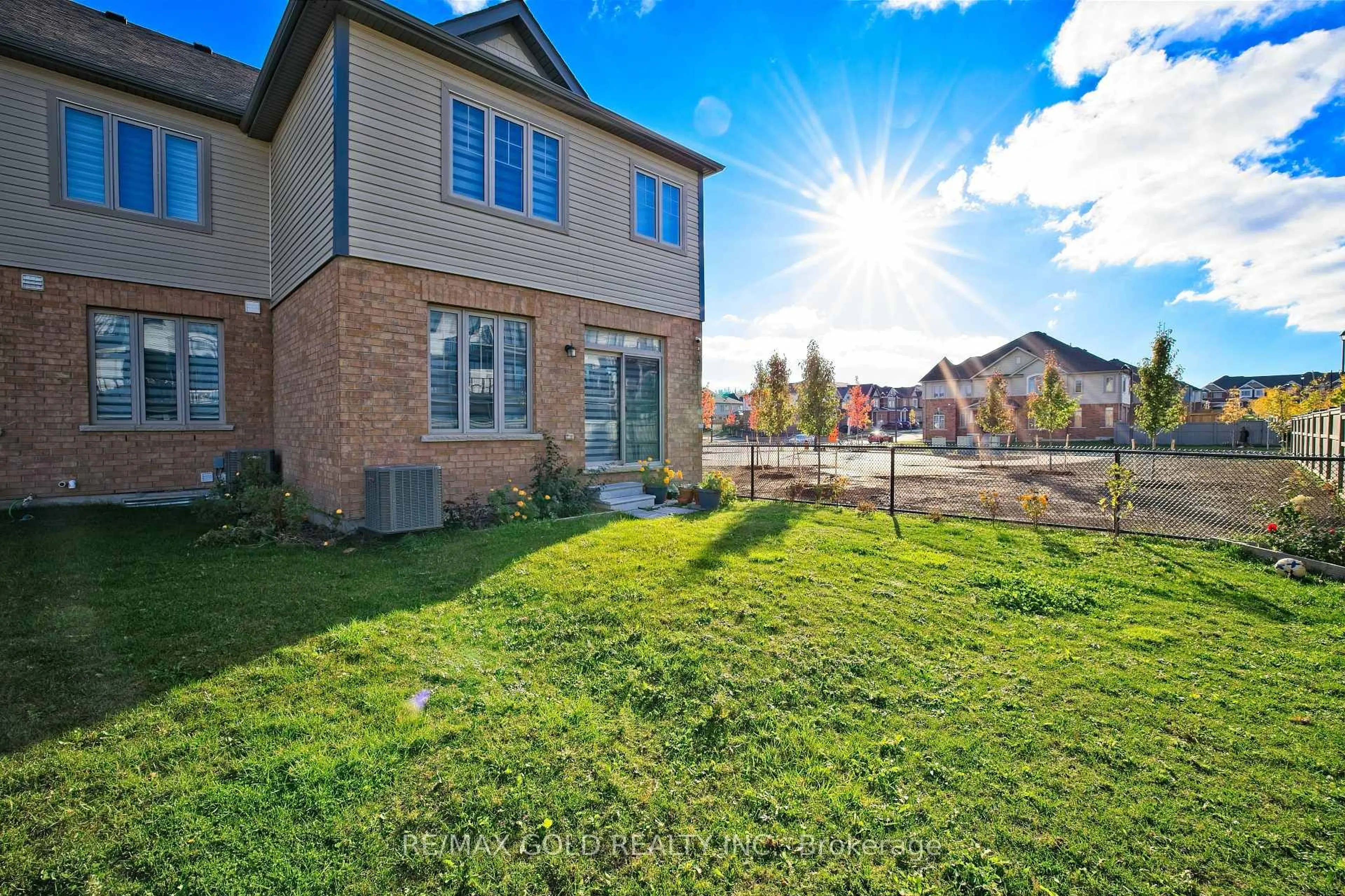 Patio, unknown for 71 Gloria St, Kitchener Ontario N2R 0R4