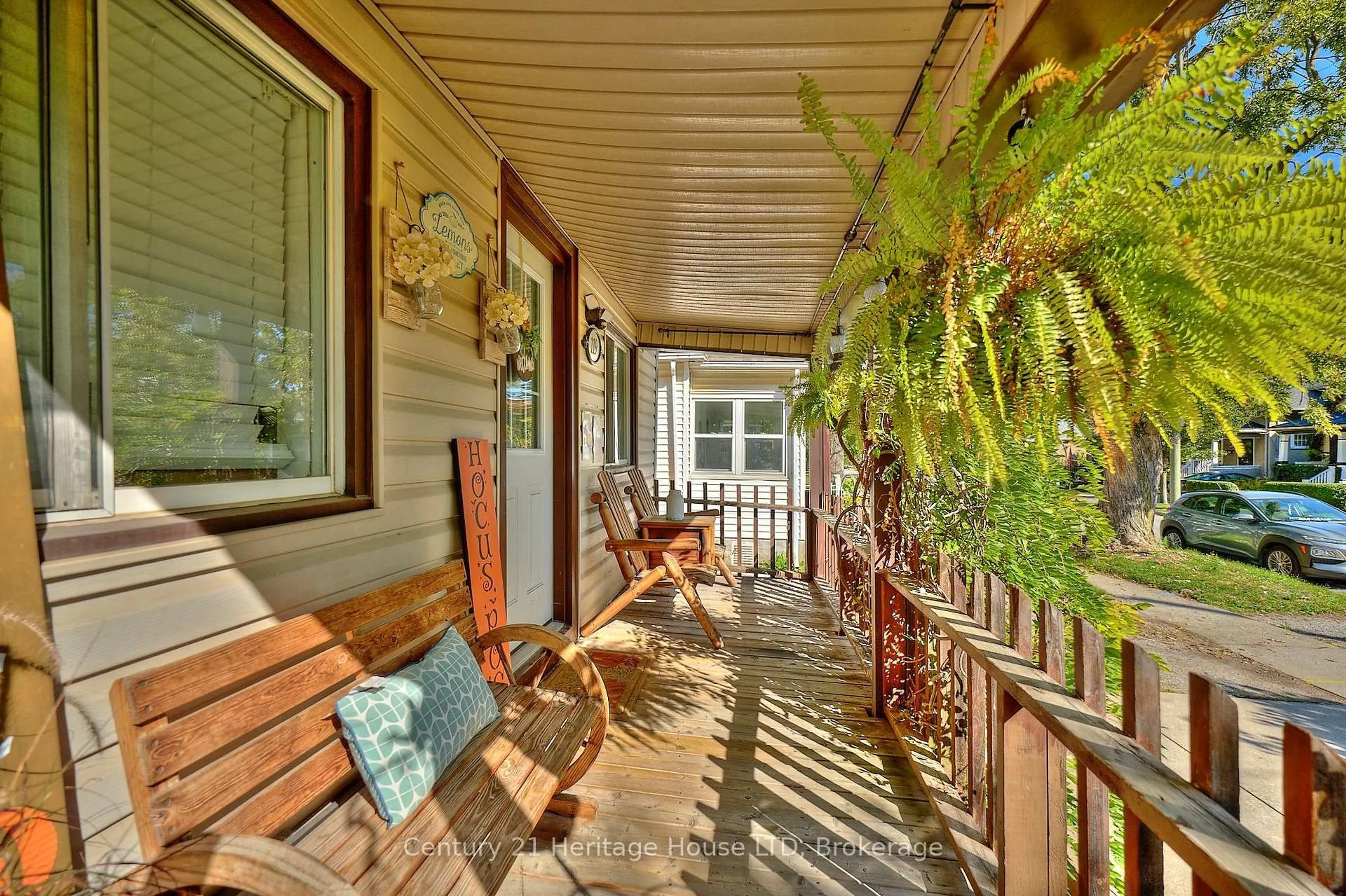 Patio, street for 119 Page St, St. Catharines Ontario L2R 4A8