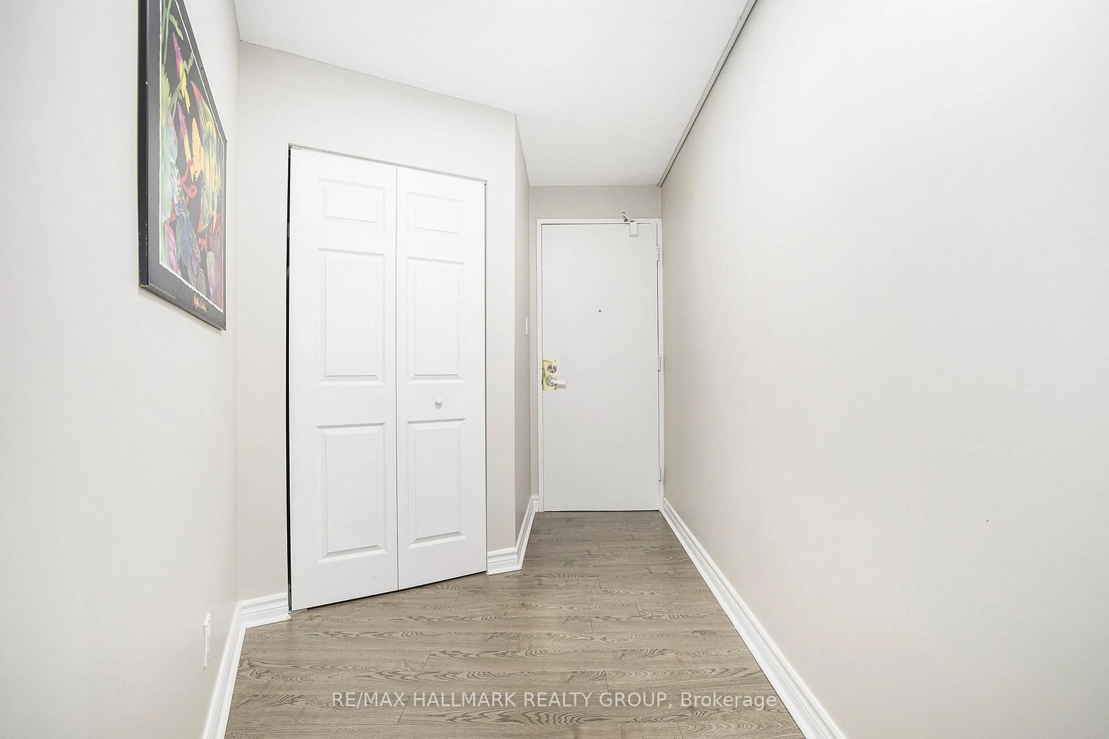 Indoor entryway for 1380 Prince Of Wales Dr #1005, Ottawa Ontario K2C 3N5