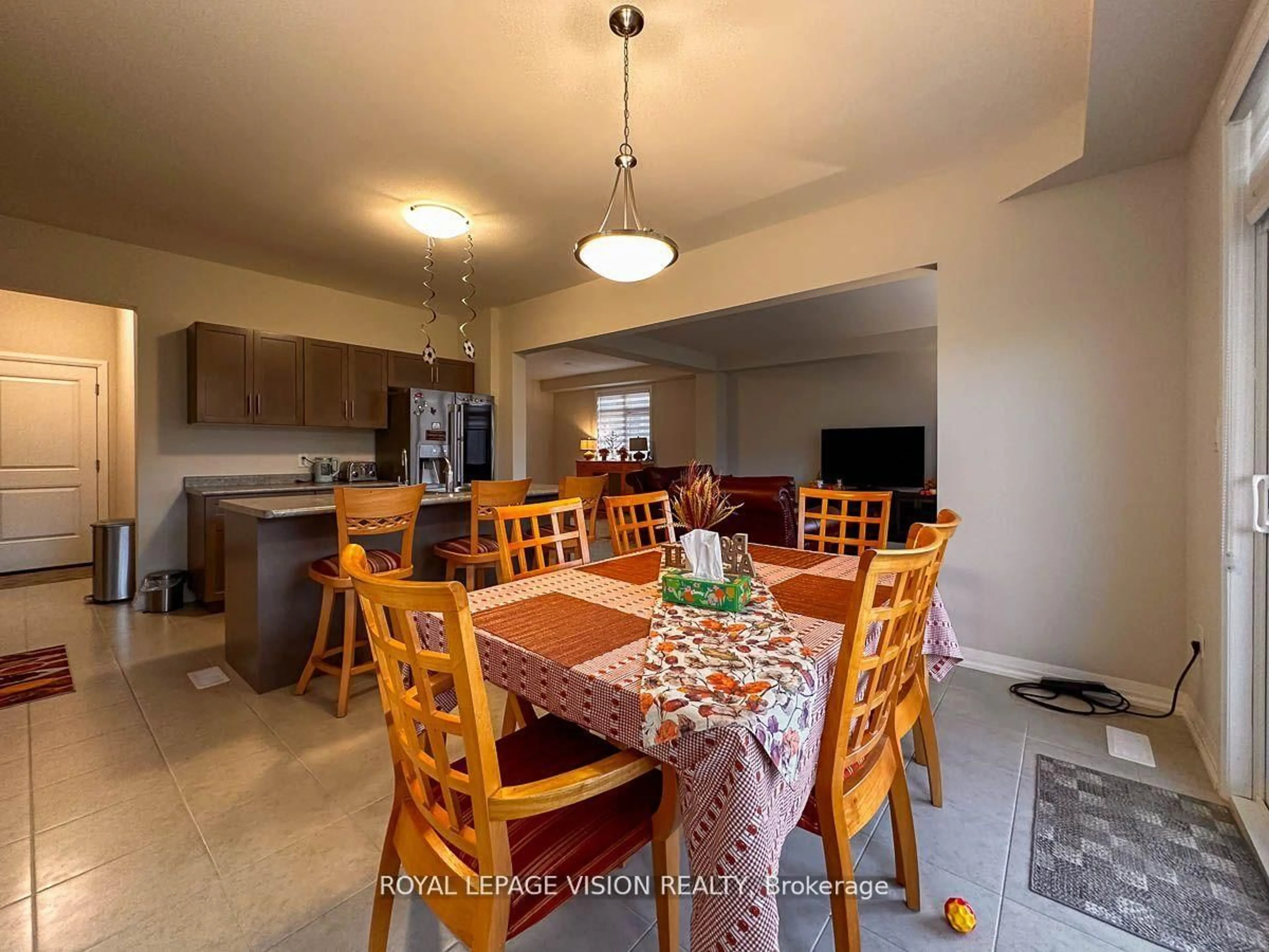 Dining room, ceramic/tile floor for 155 Bur Oak Dr, Thorold Ontario L2V 4Y6