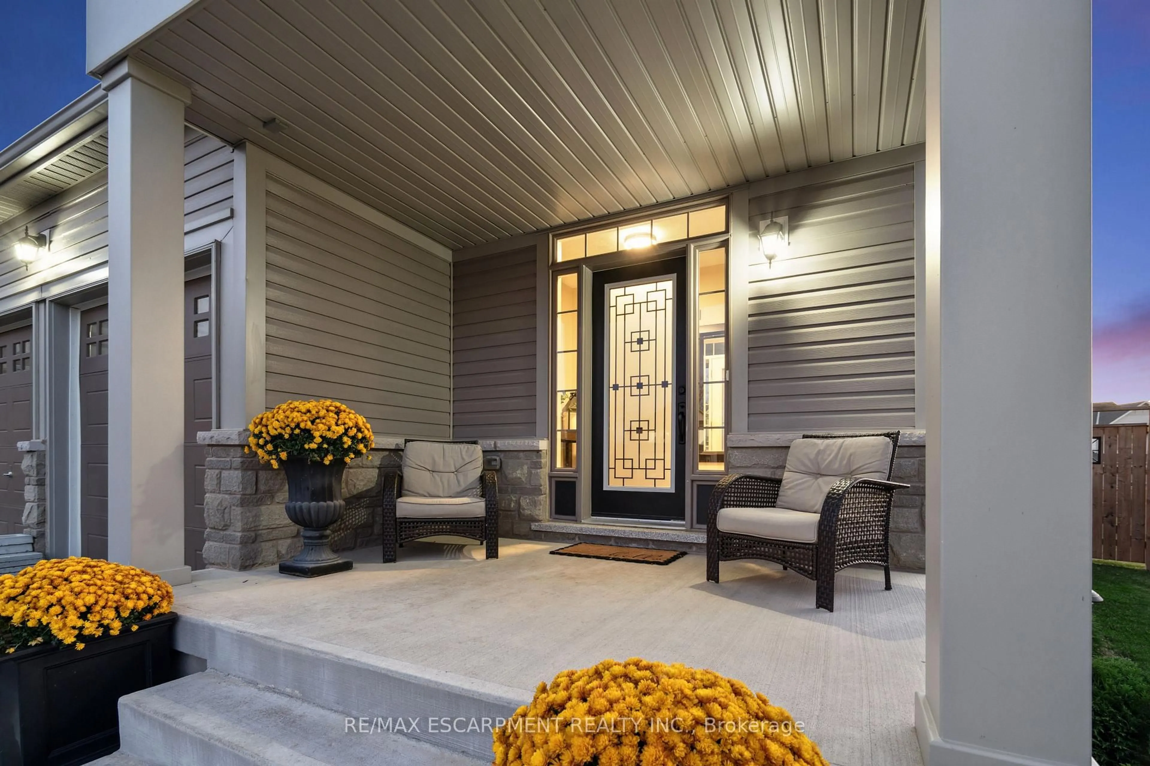 Indoor entryway for 220 Harpin Way, Centre Wellington Ontario N1M 2W3