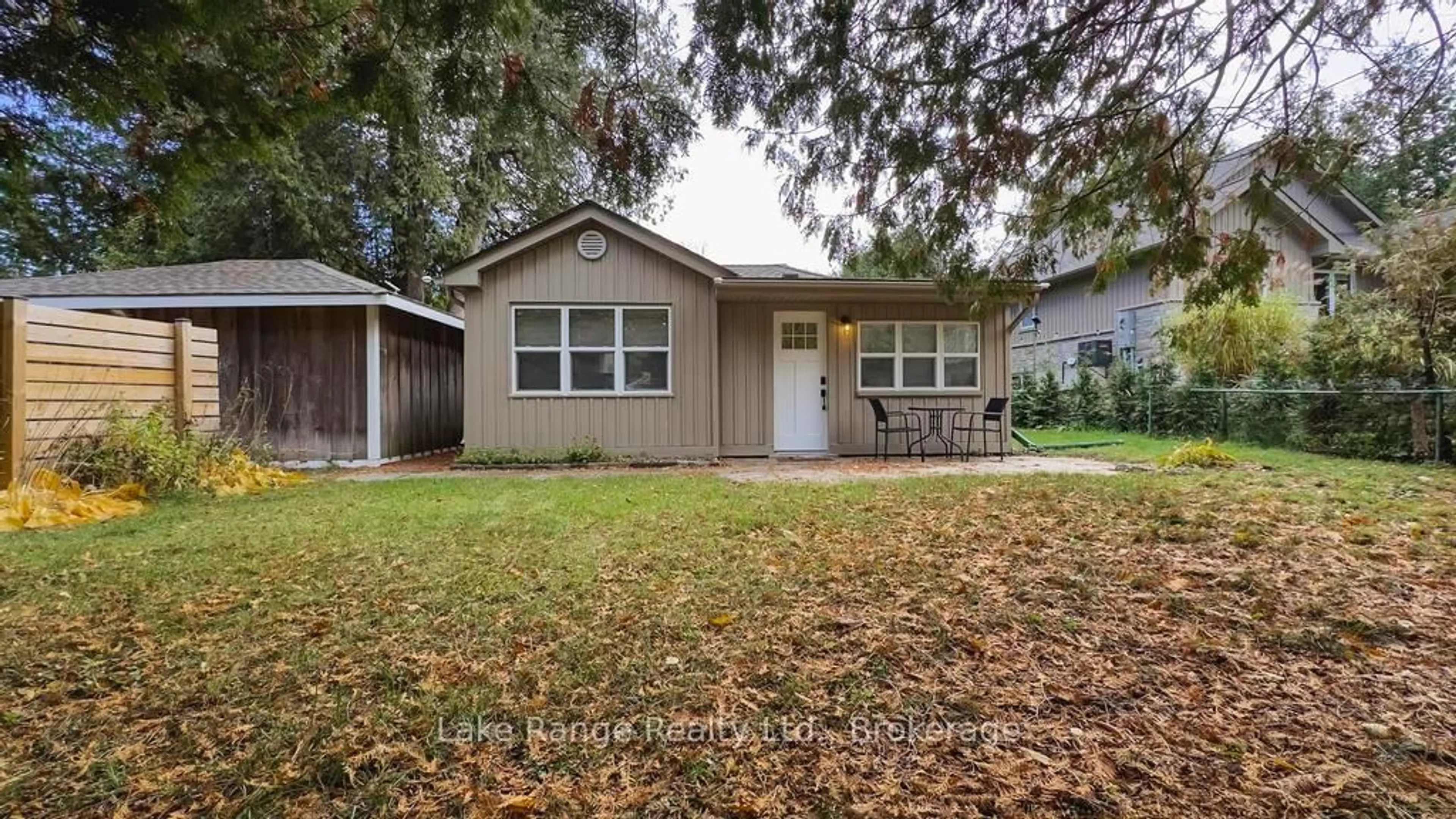 Home with vinyl exterior material, street for 900 Victoria Rd, Huron-Kinloss Ontario N0G 2R0