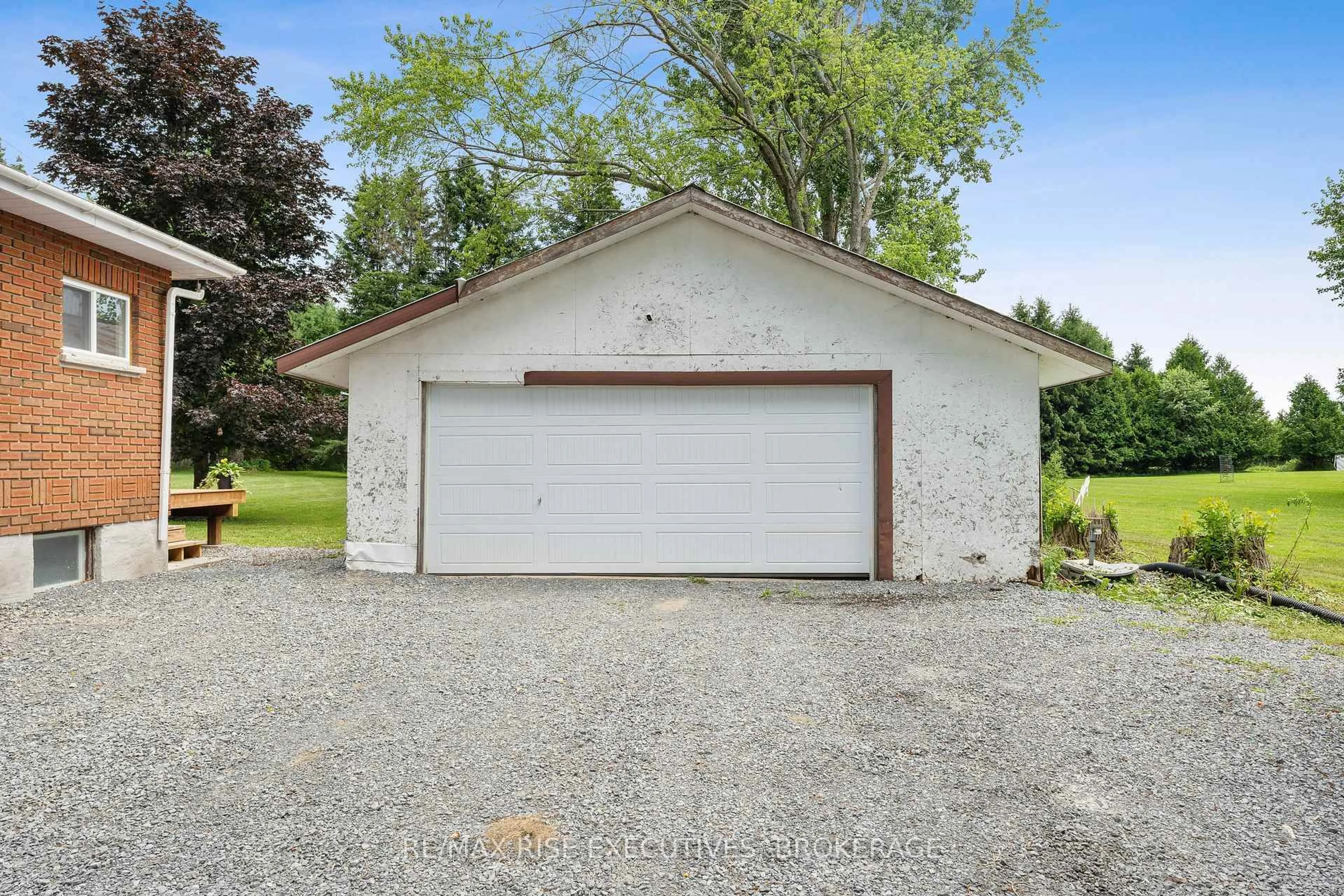 Indoor garage for 5212 Wilmer Rd, Perth Road Ontario K0H 2L0