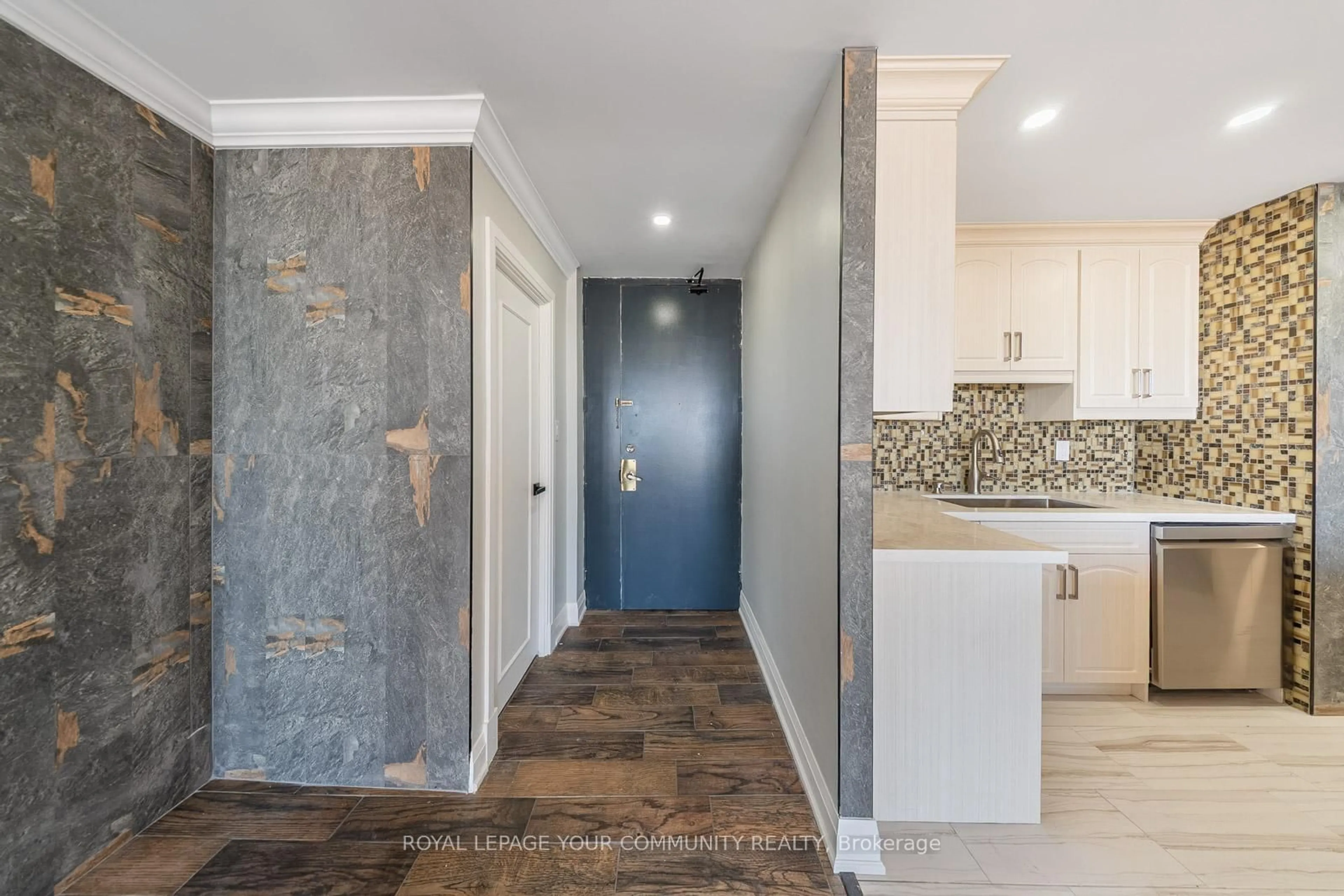 Indoor entryway for 222 Jackson St #PH3, Hamilton Ontario L8P 4S5