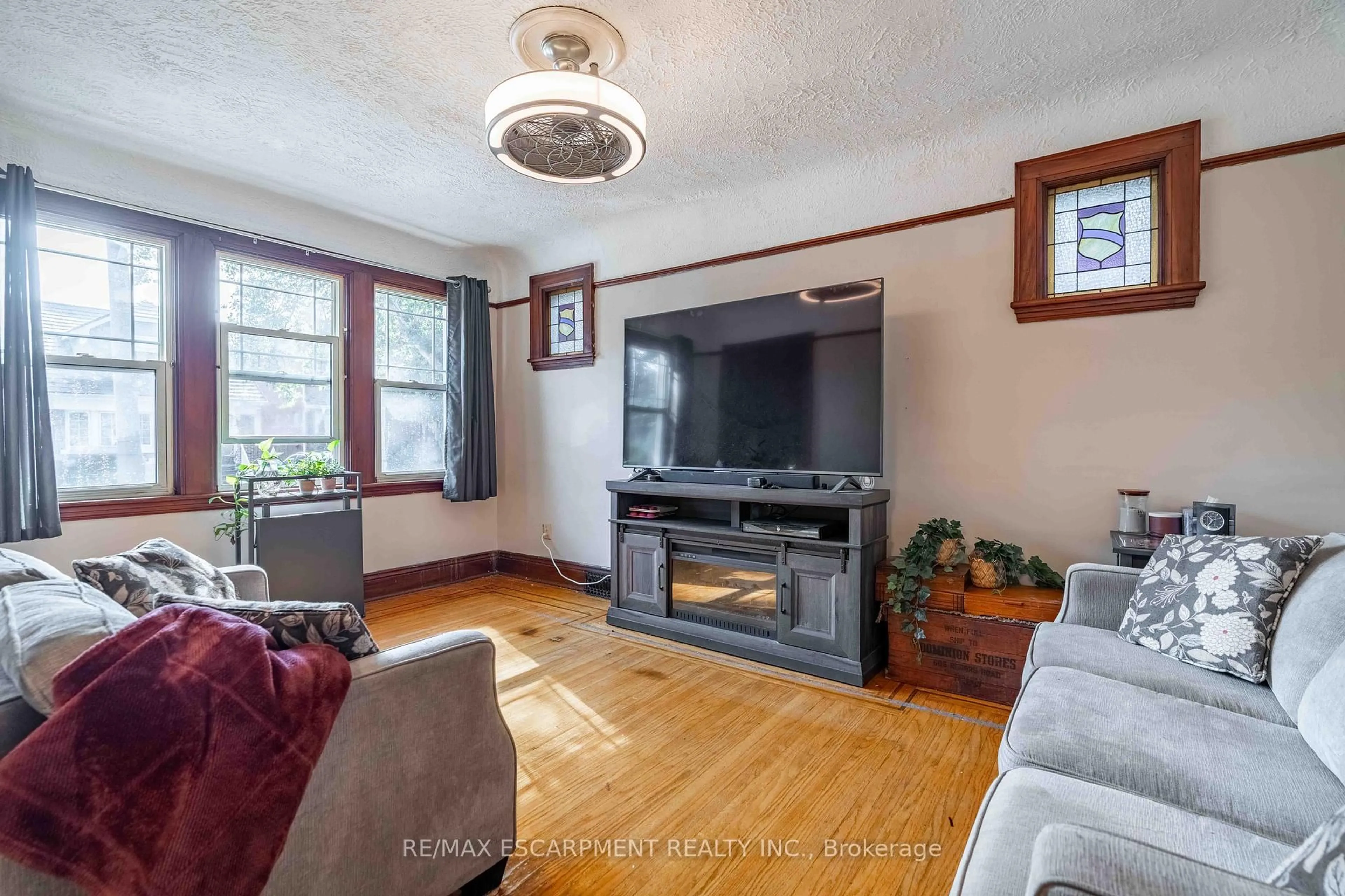 Living room with furniture, unknown for 228 Province St, Hamilton Ontario L8K 2L7