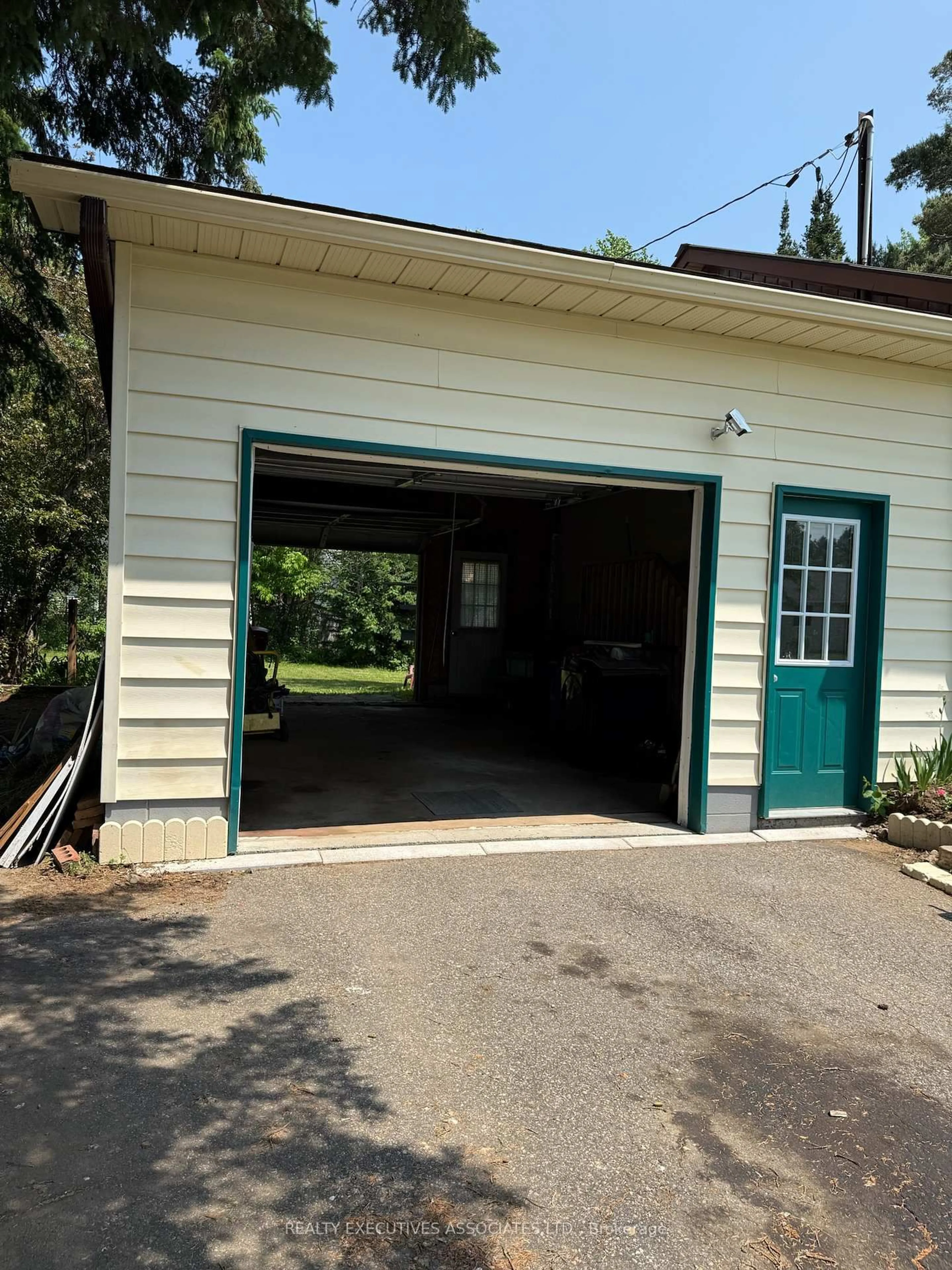 Indoor garage for 45 Larch St, Highlands East Ontario K0L 1M0